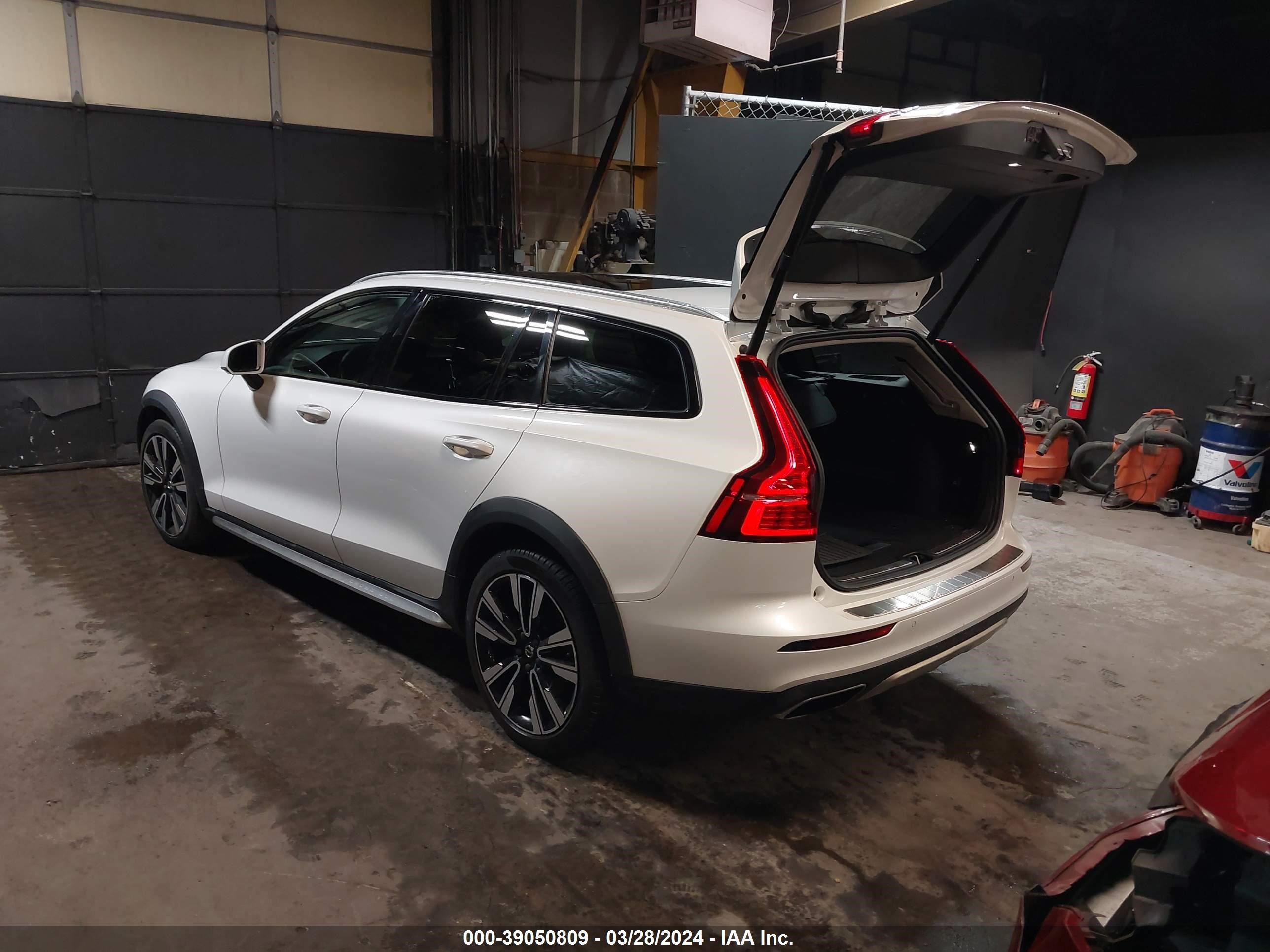 2020 Volvo V60 Cross Country T5 vin: YV4102WK2L1045428