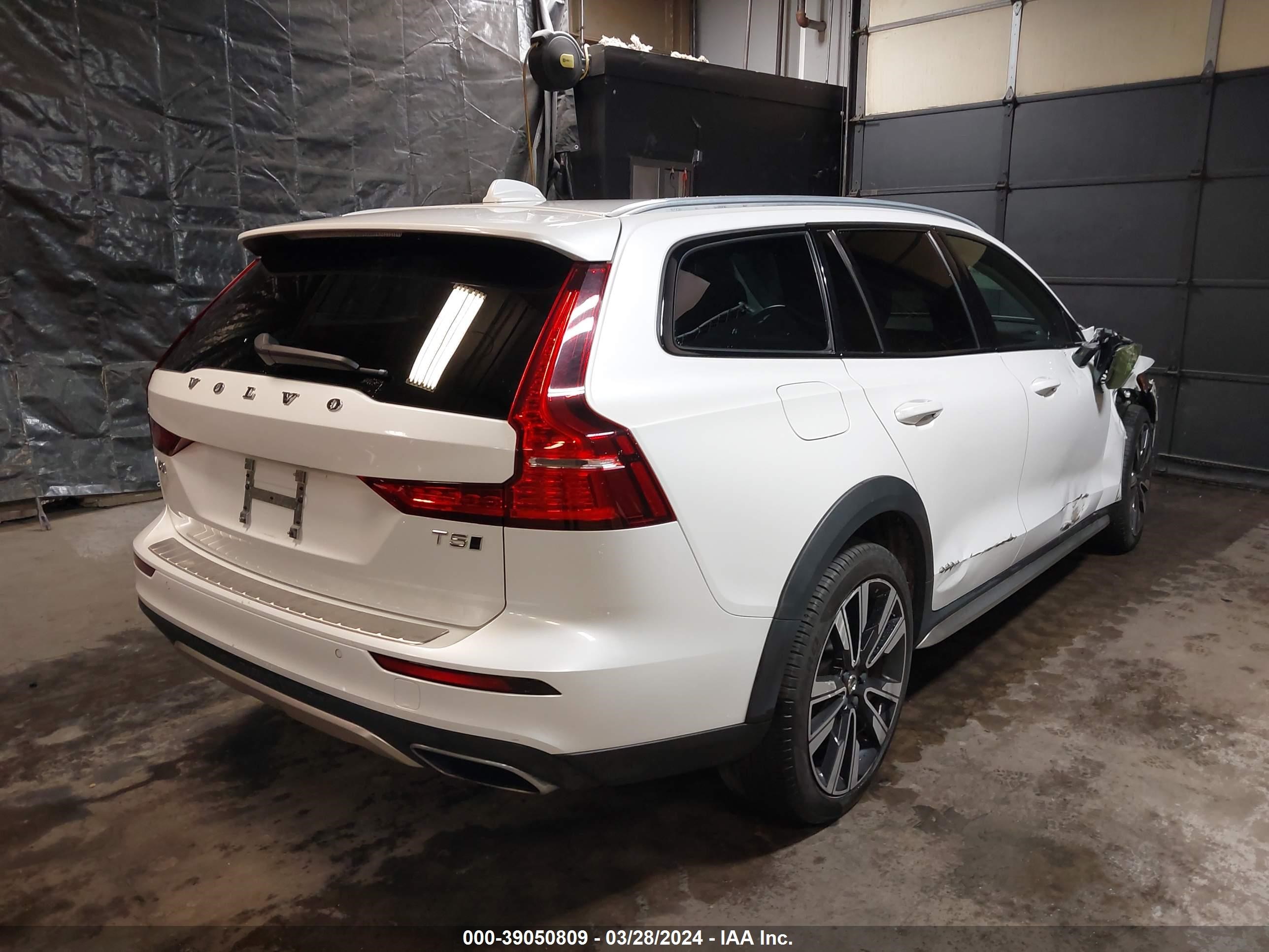 2020 Volvo V60 Cross Country T5 vin: YV4102WK2L1045428