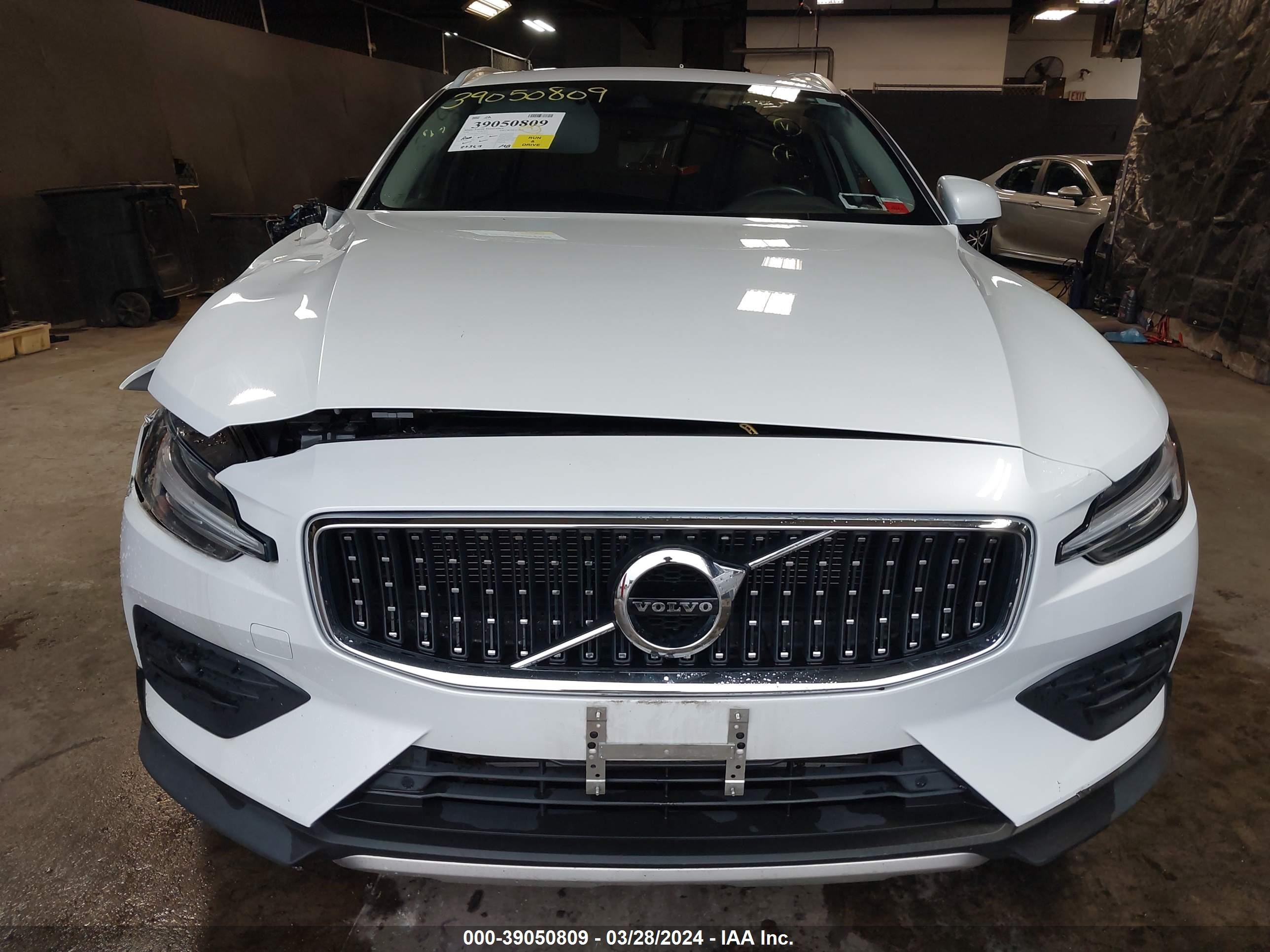 2020 Volvo V60 Cross Country T5 vin: YV4102WK2L1045428