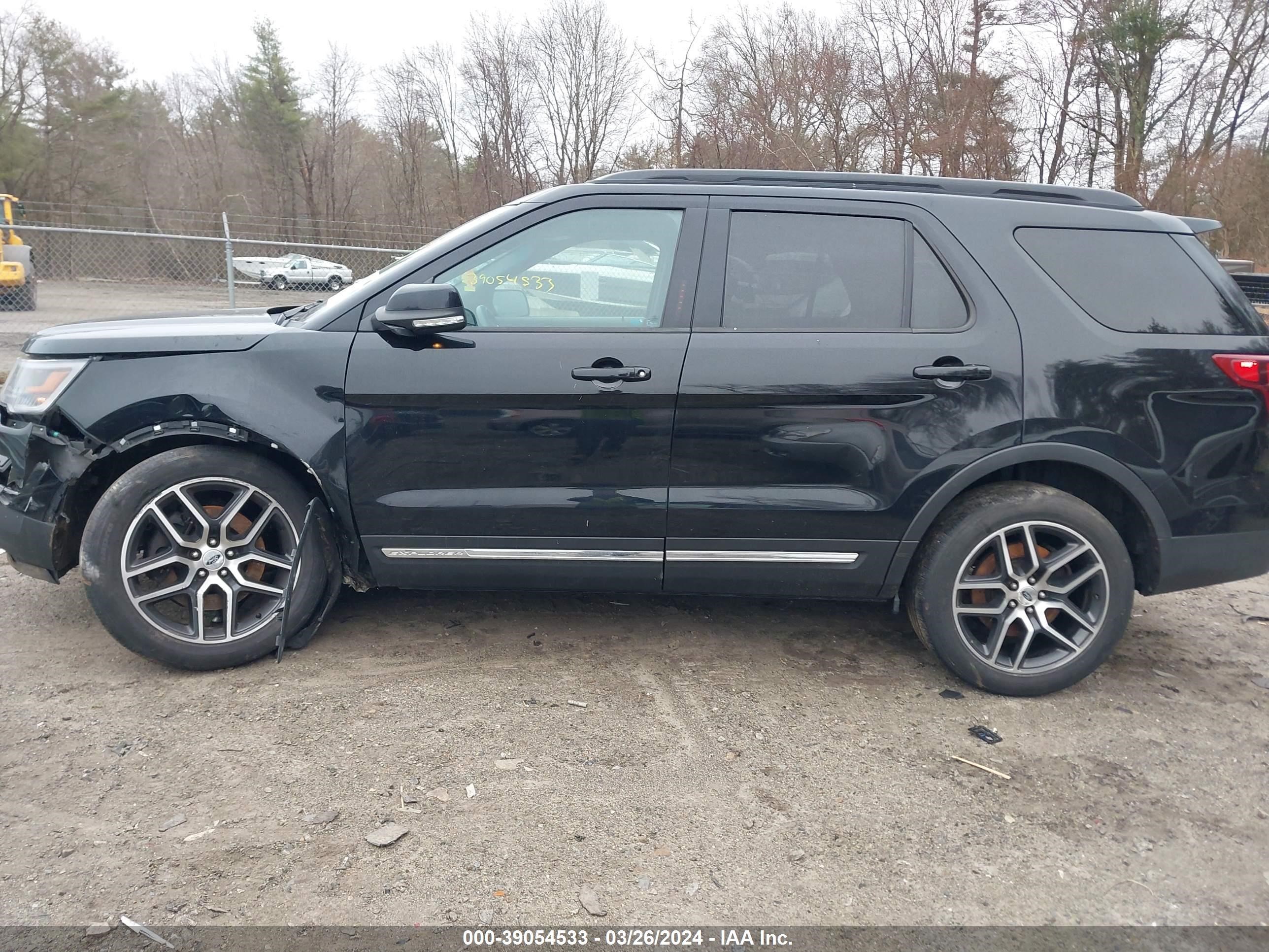 2016 Ford Explorer Sport vin: 1FM5K8GT2GGB57220