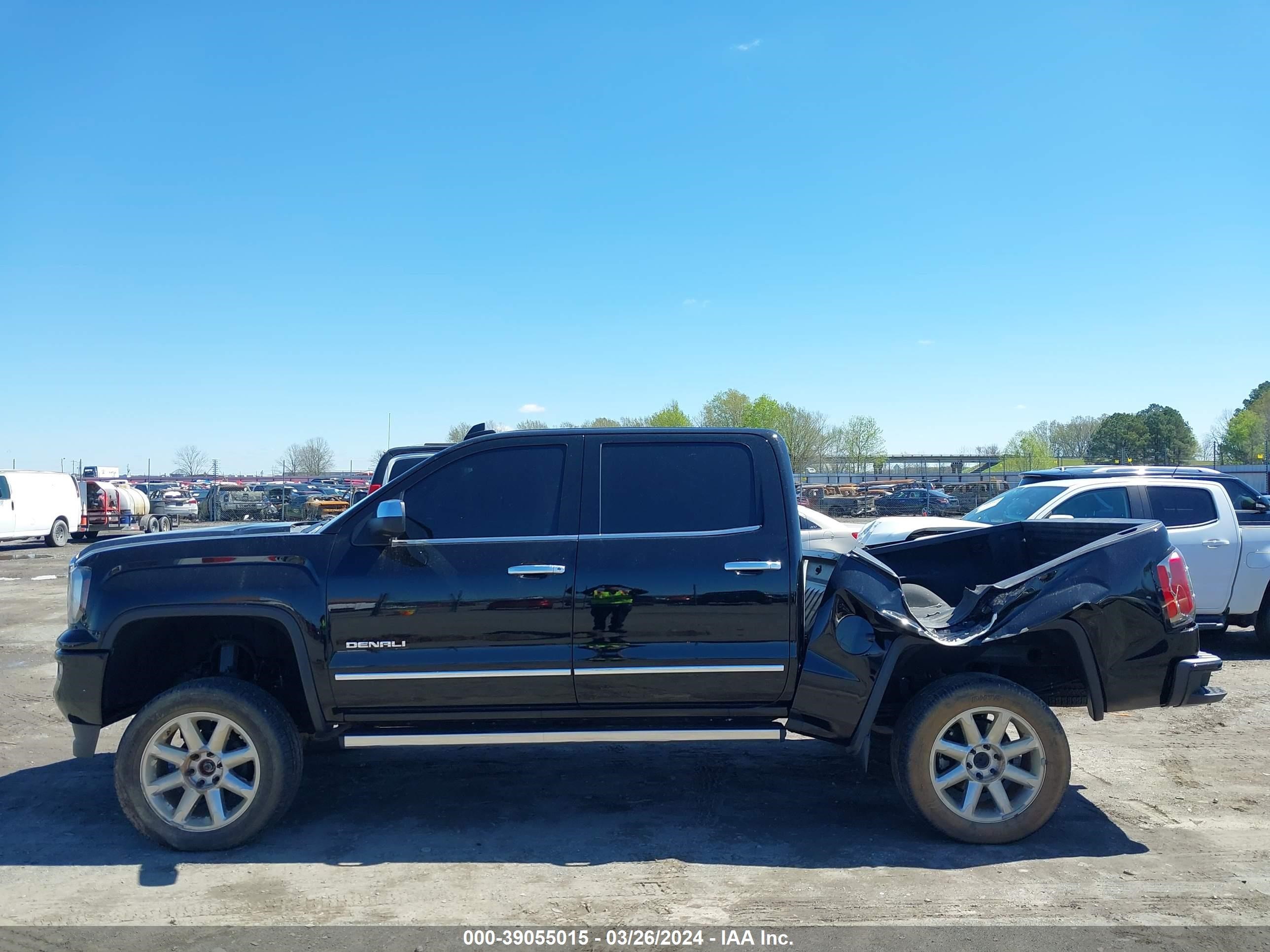 2018 GMC Sierra 1500 Denali vin: 3GTU2PEJ5JG524280