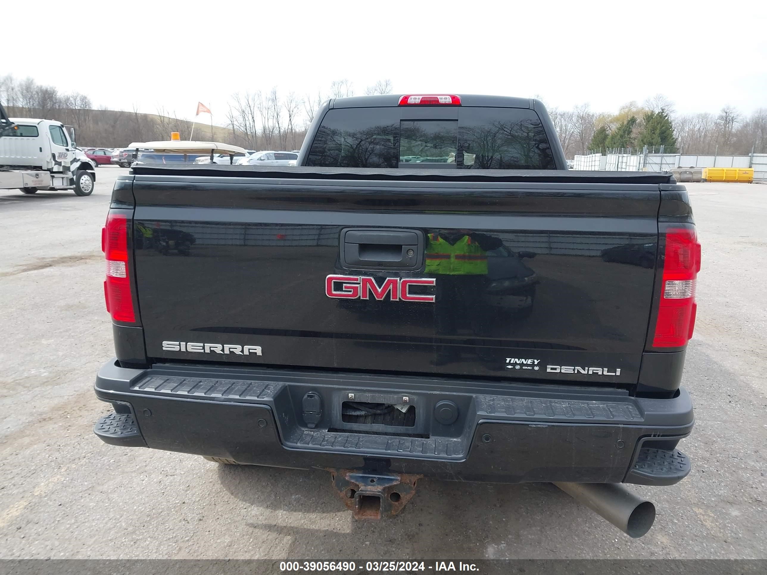 2015 GMC Sierra 2500Hd Denali vin: 1GT120E88FF614443