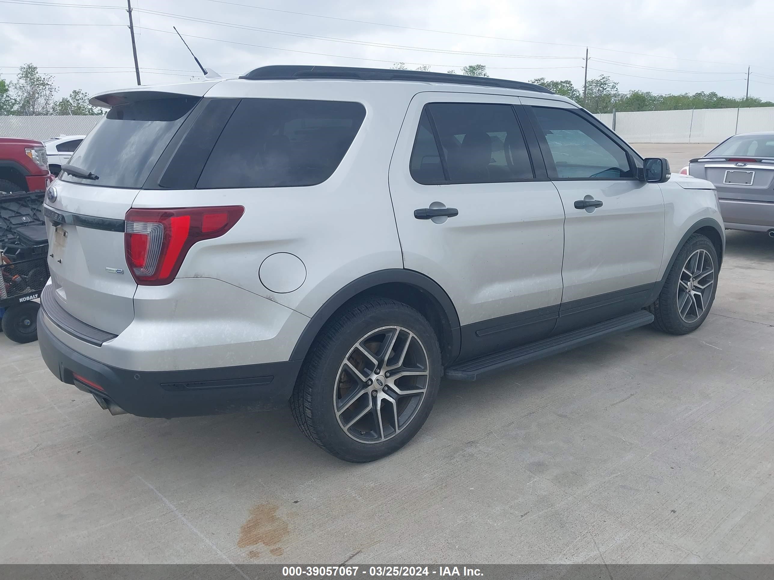 2018 Ford Explorer Sport vin: 1FM5K8GT3JGC69614