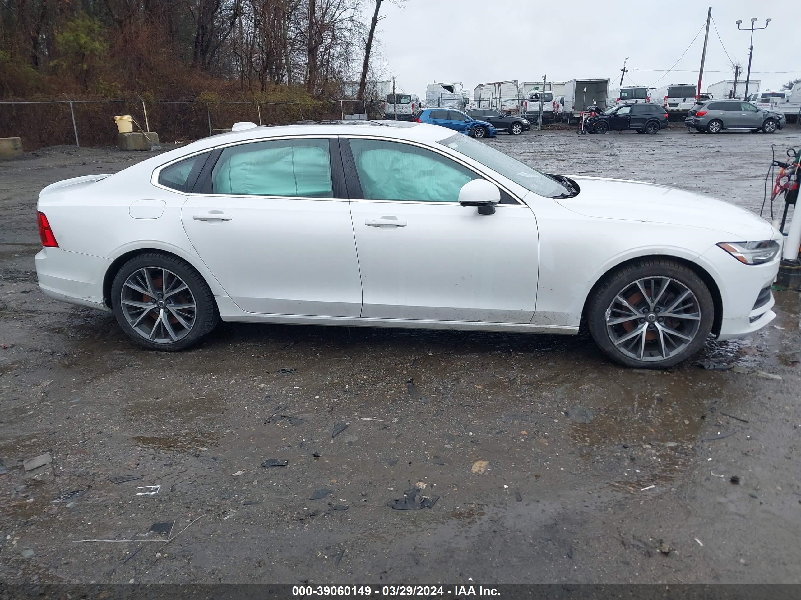 2018 Volvo S90 T5 Momentum vin: LVY982MK9JP030803