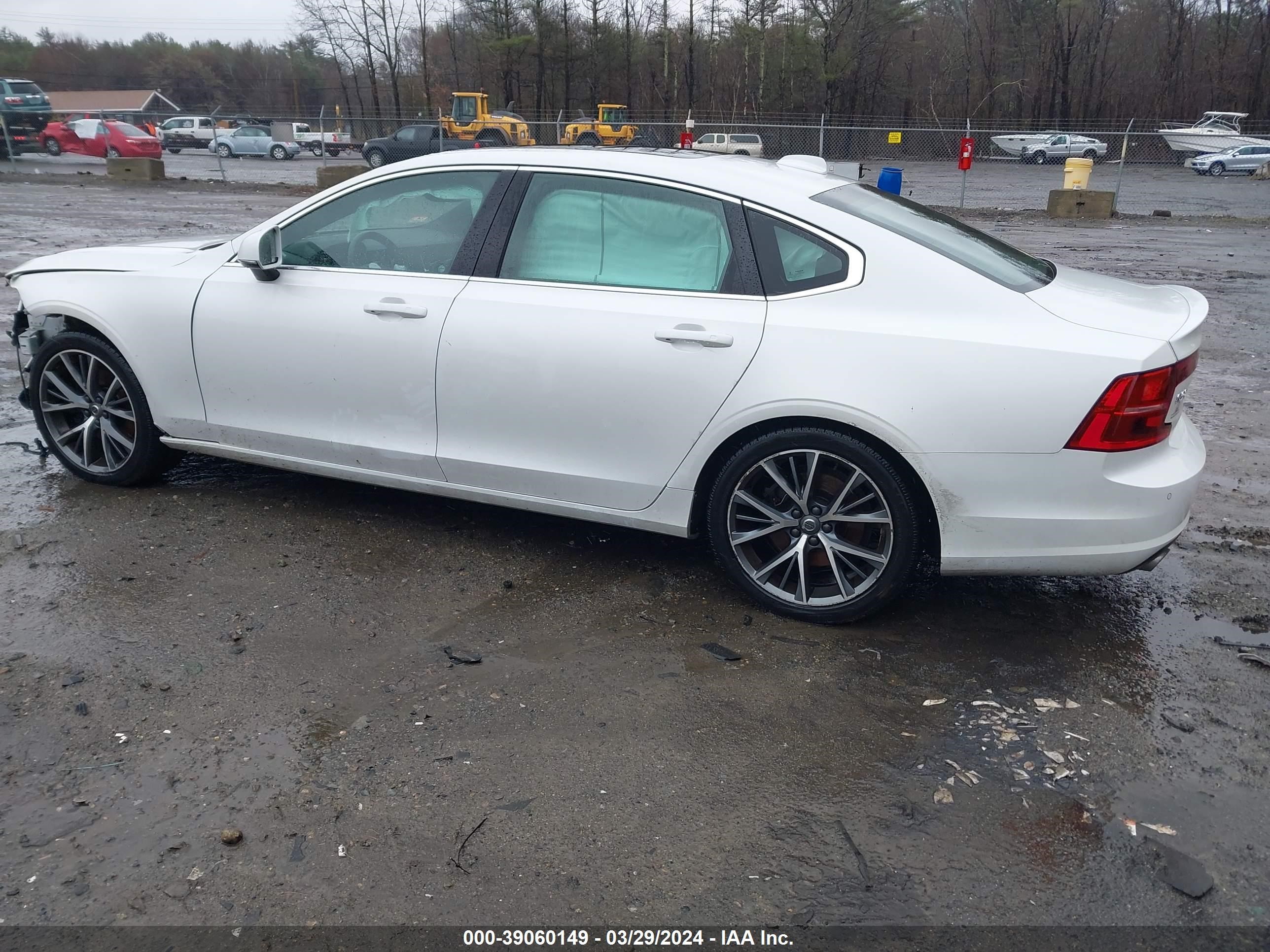 2018 Volvo S90 T5 Momentum vin: LVY982MK9JP030803