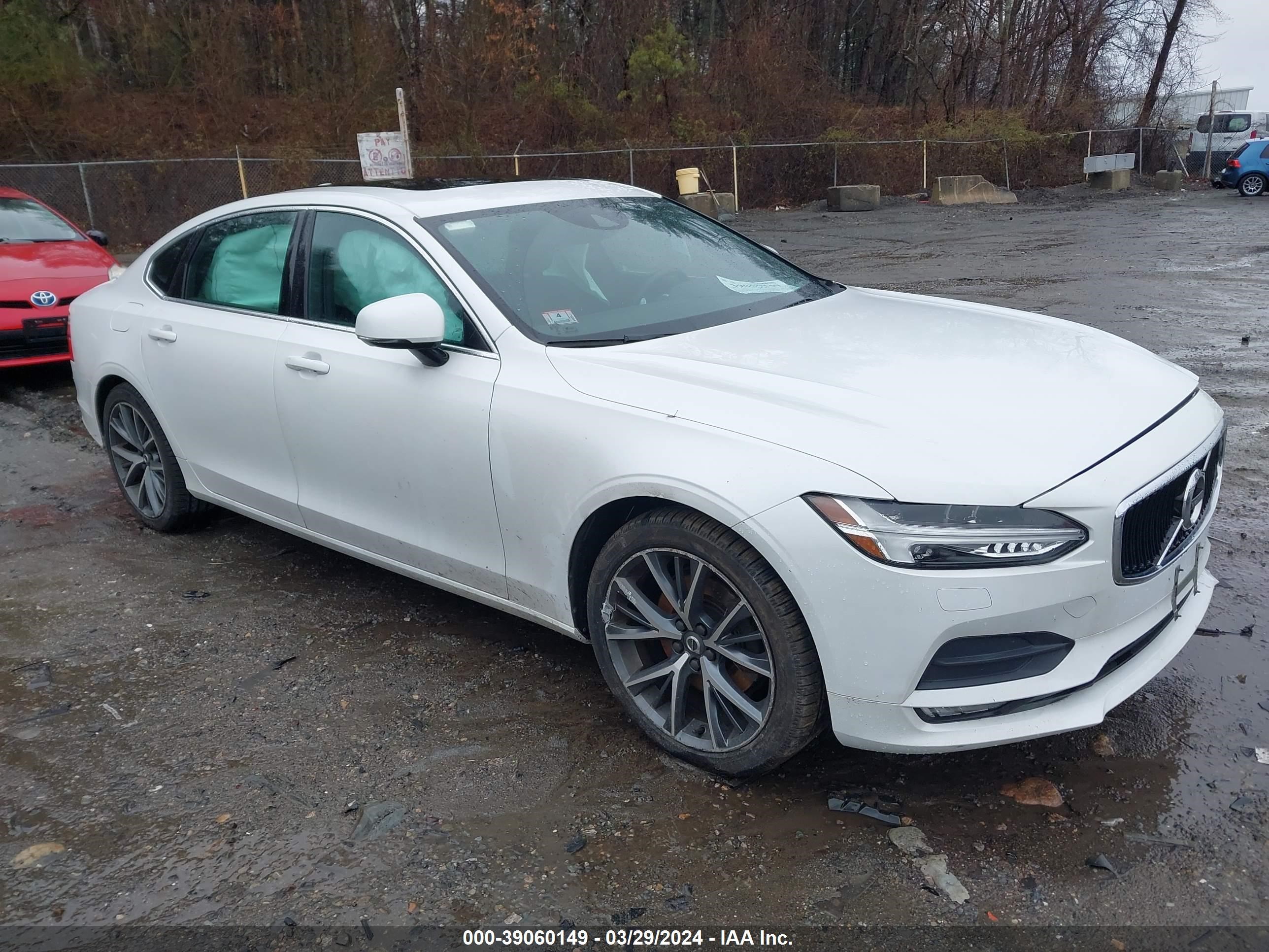 2018 Volvo S90 T5 Momentum vin: LVY982MK9JP030803