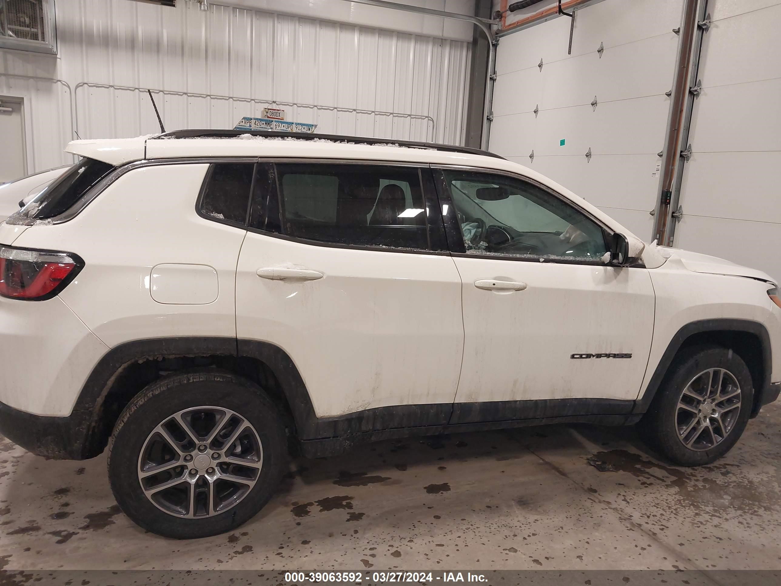 2020 Jeep Compass Latitude 4X4 vin: 3C4NJDBB7LT155127