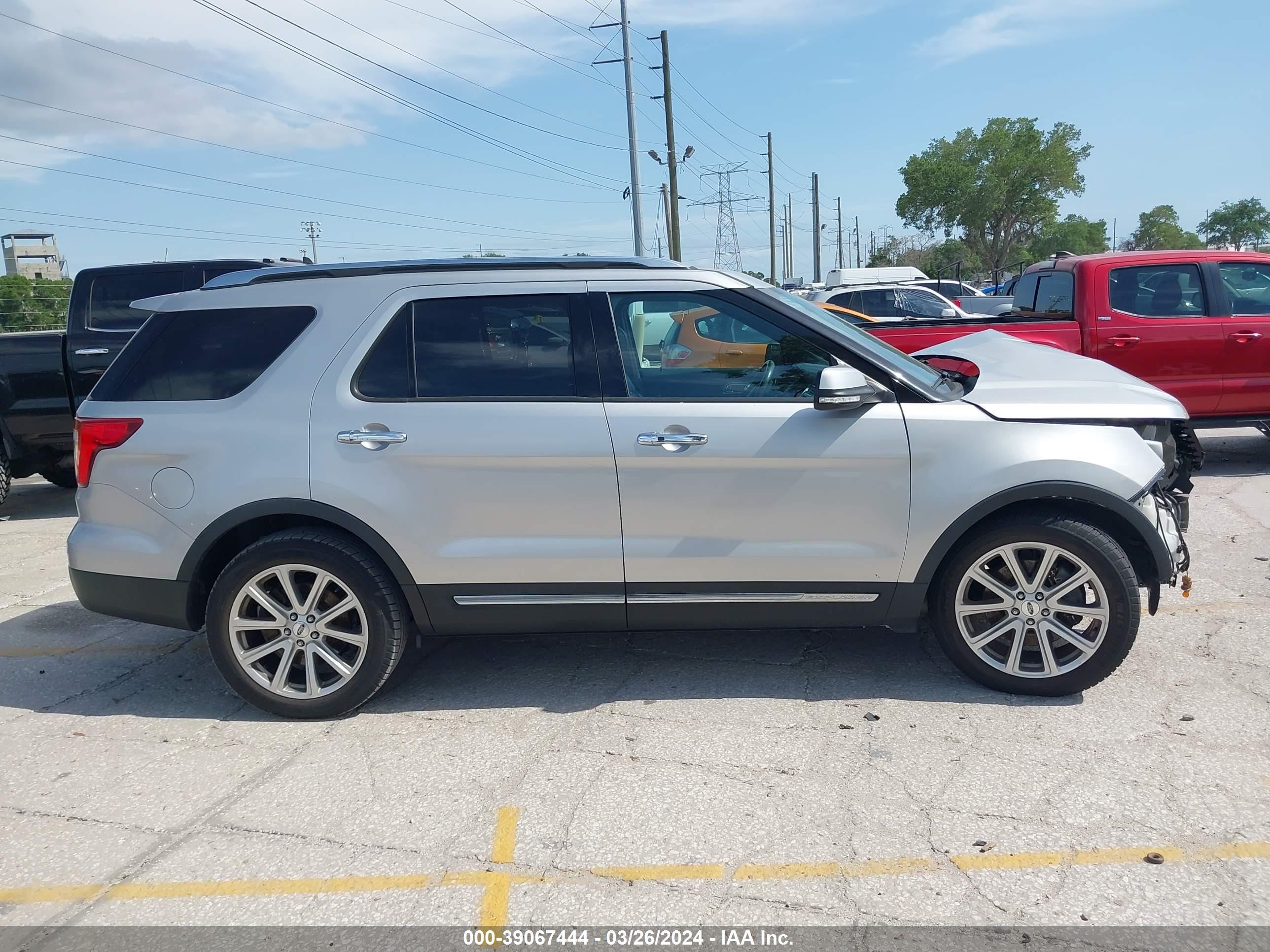 2017 Ford Explorer Limited vin: 1FM5K7F87HGC33474