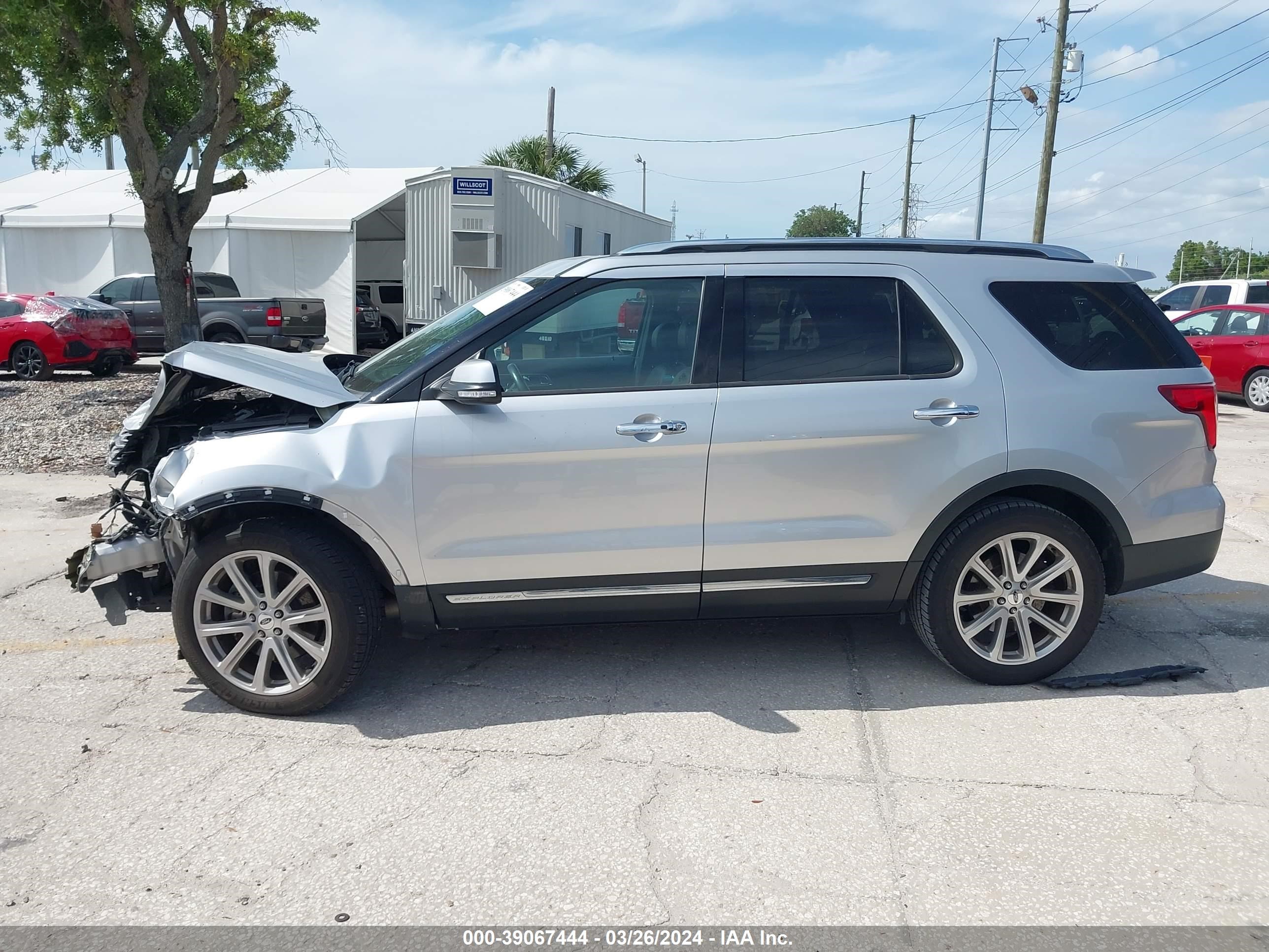 2017 Ford Explorer Limited vin: 1FM5K7F87HGC33474