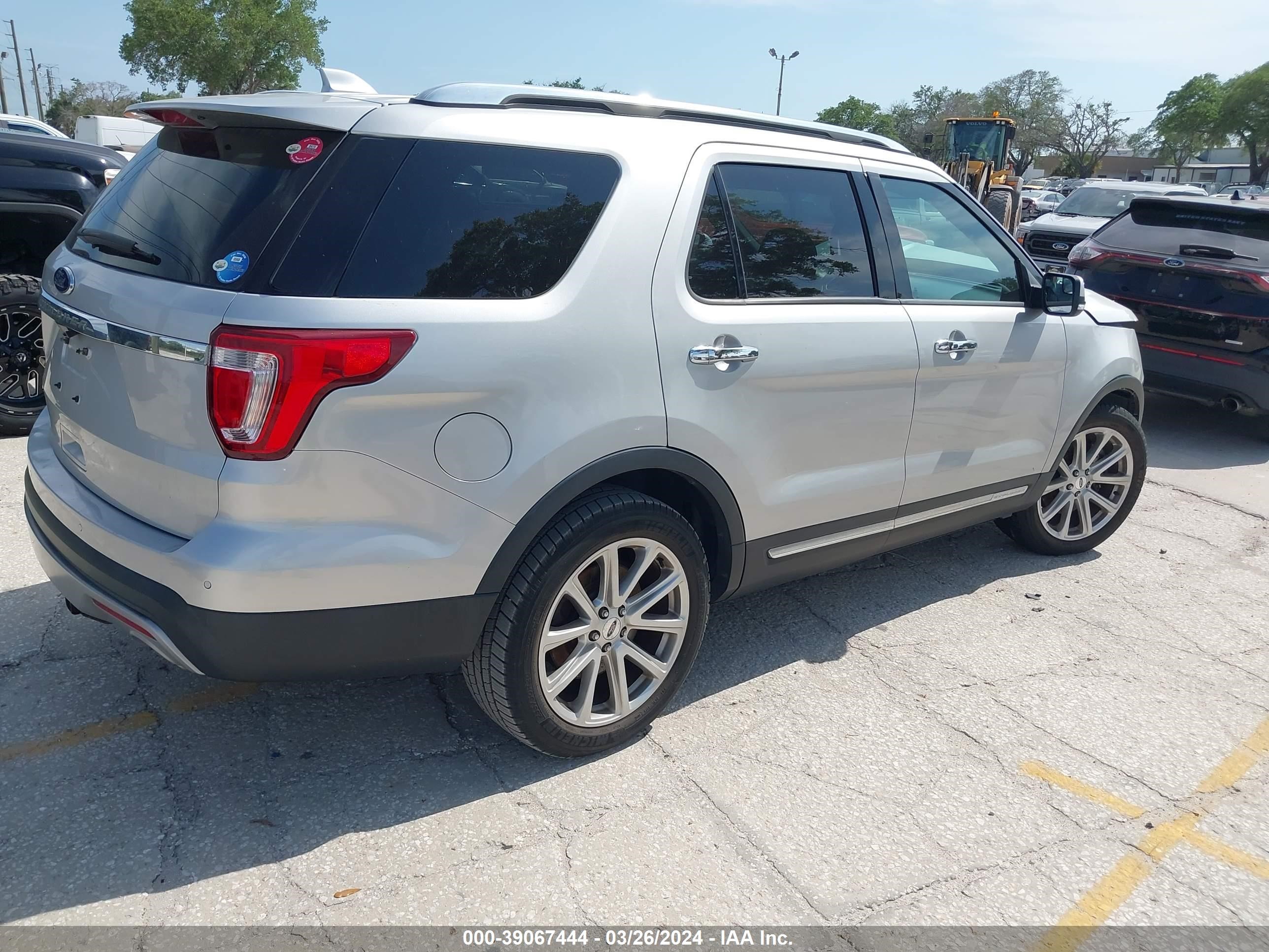 2017 Ford Explorer Limited vin: 1FM5K7F87HGC33474