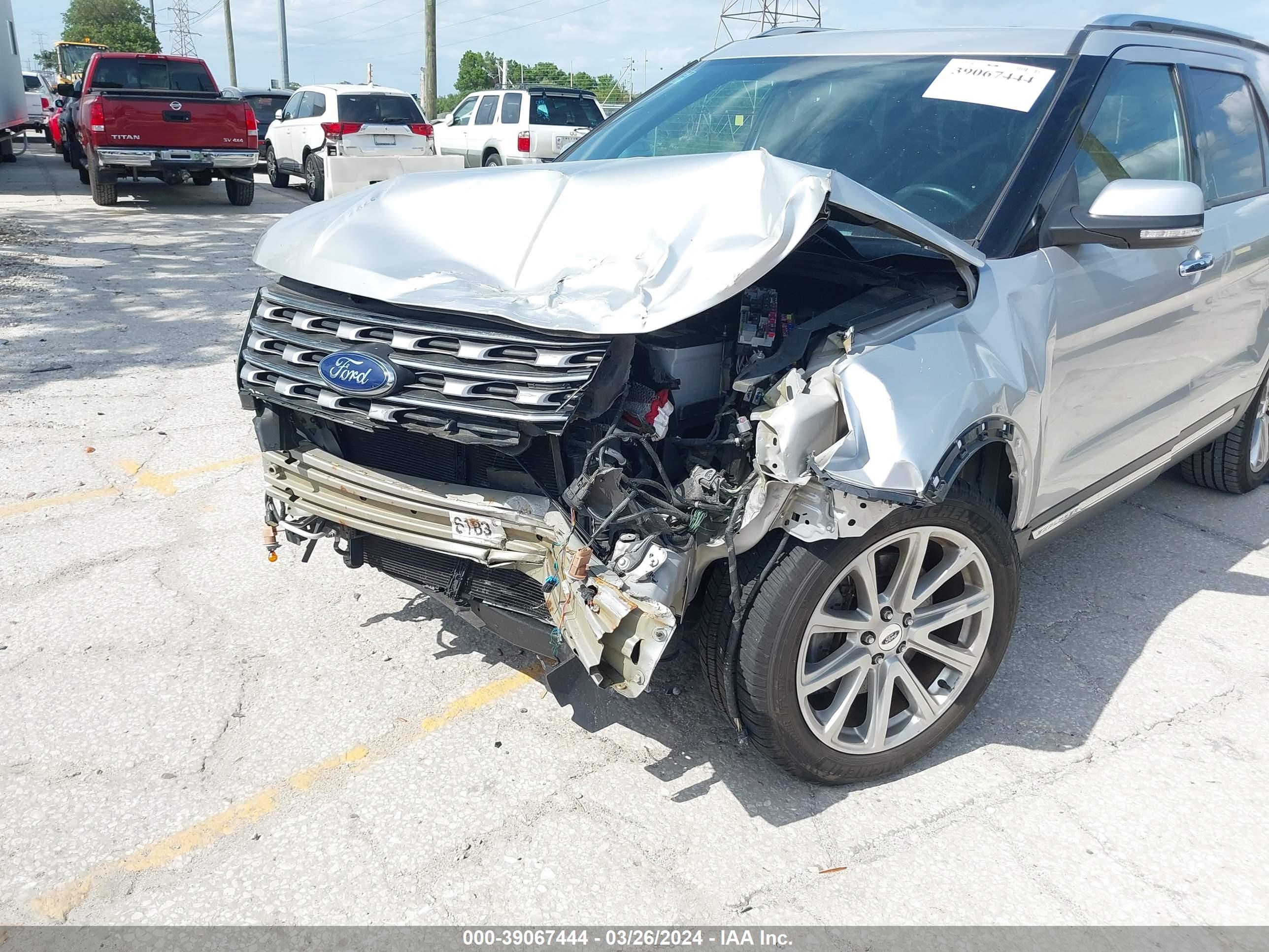 2017 Ford Explorer Limited vin: 1FM5K7F87HGC33474