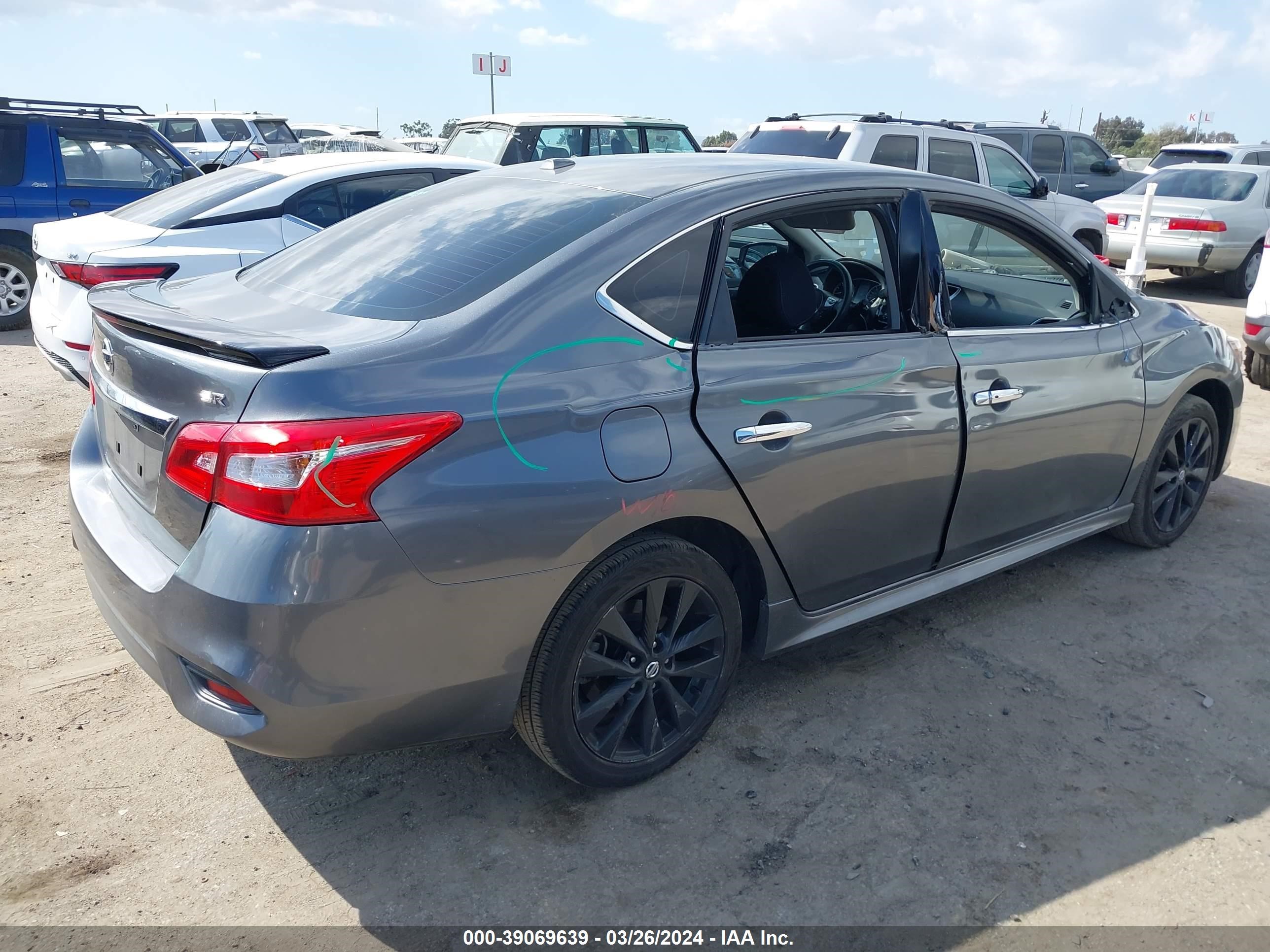 2017 Nissan Sentra Sr vin: 3N1AB7AP2HY411178