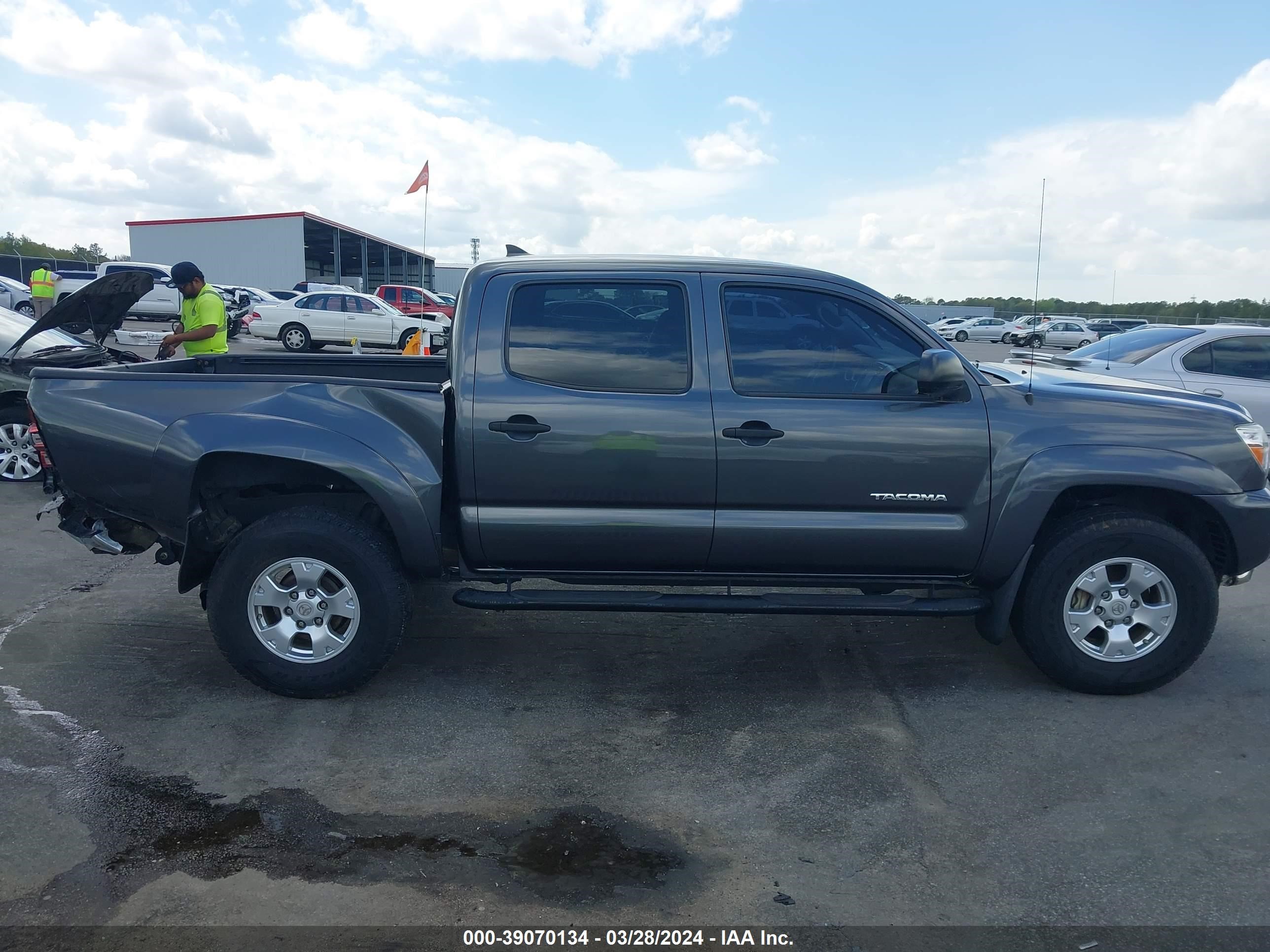 2014 Toyota Tacoma Base V6 vin: 3TMLU4EN6EM161471