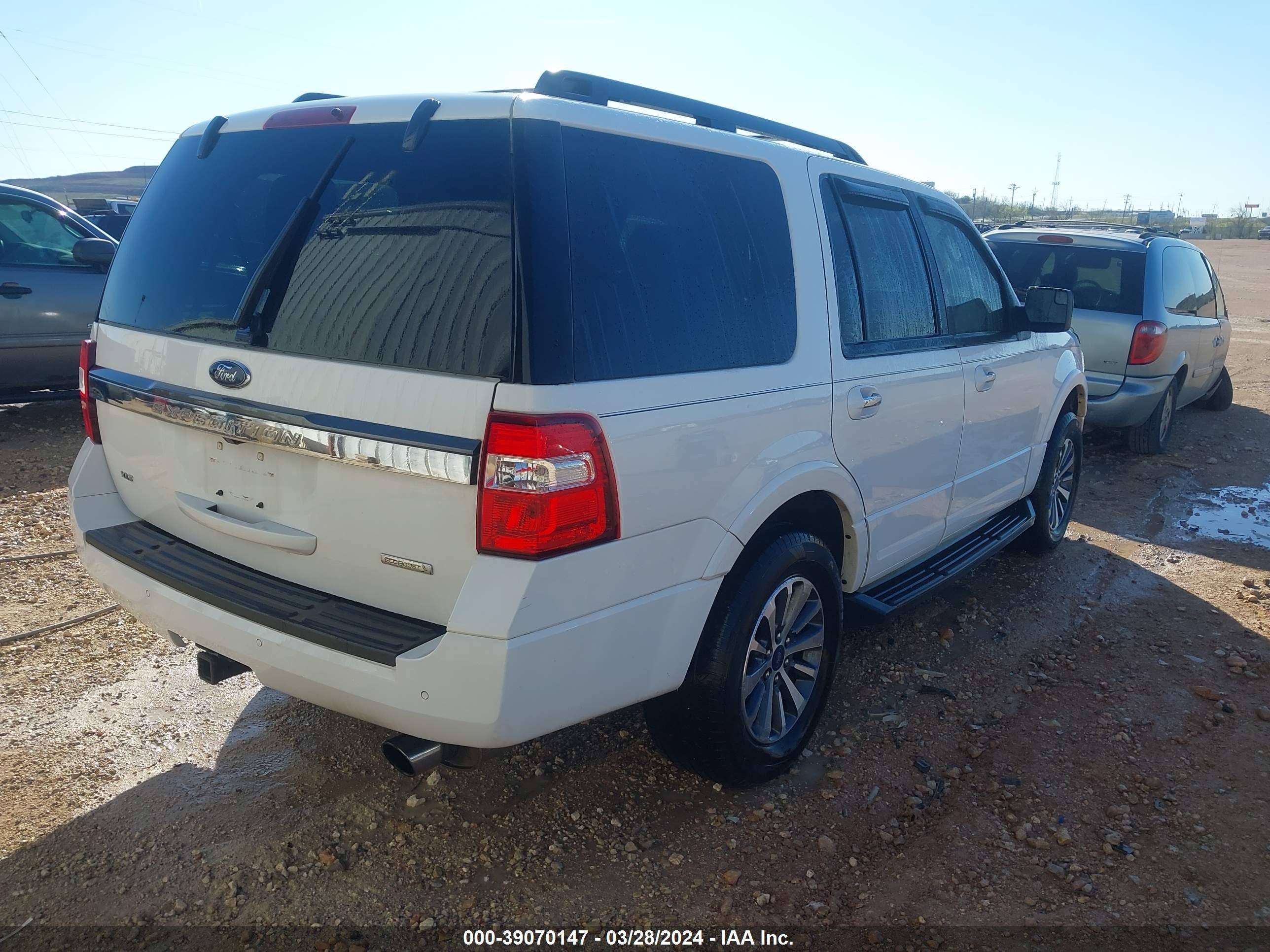 2017 Ford Expedition Xlt vin: 1FMJU1HT4HEA12272