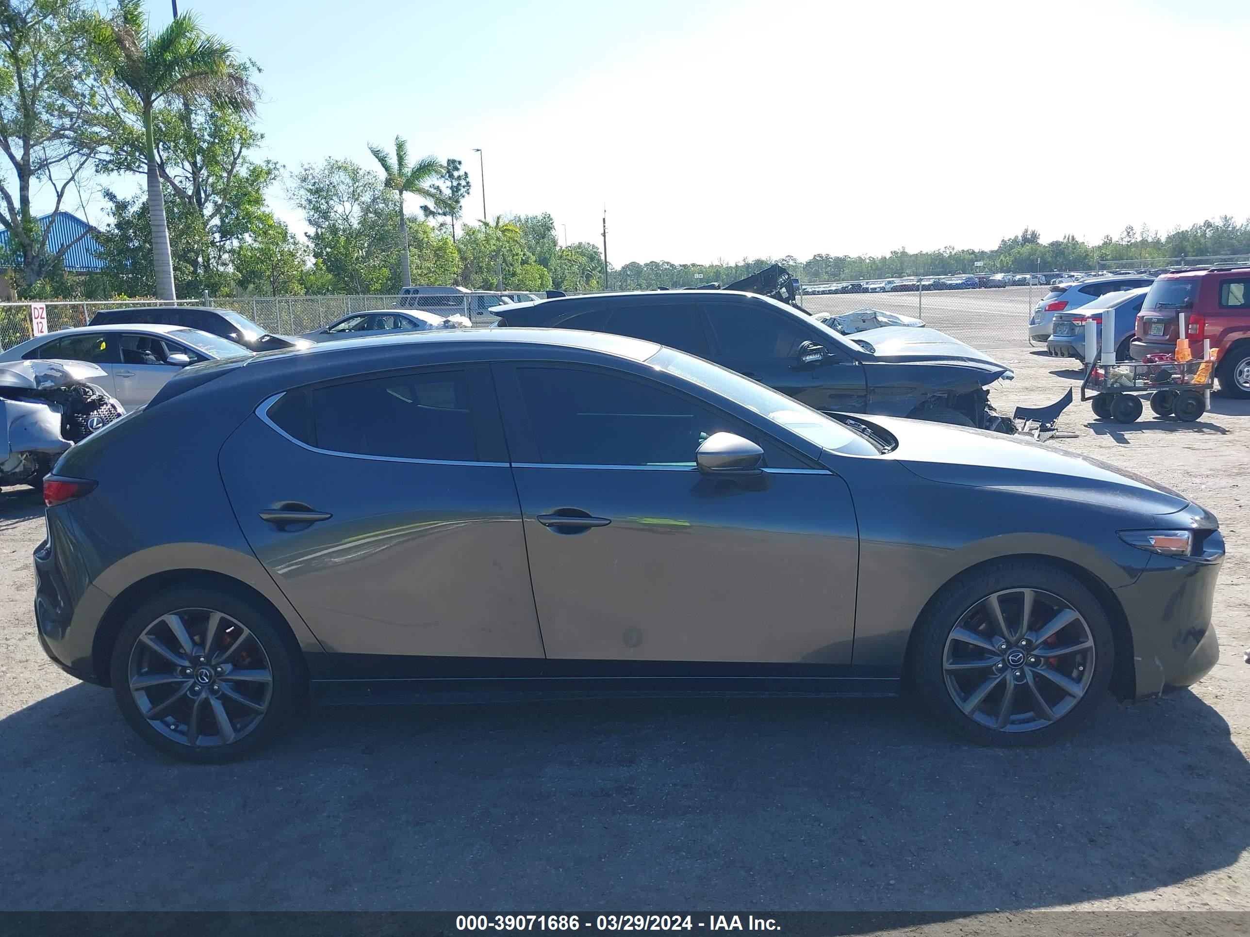 2021 Mazda Mazda3 Select vin: JM1BPAKL7M1315573