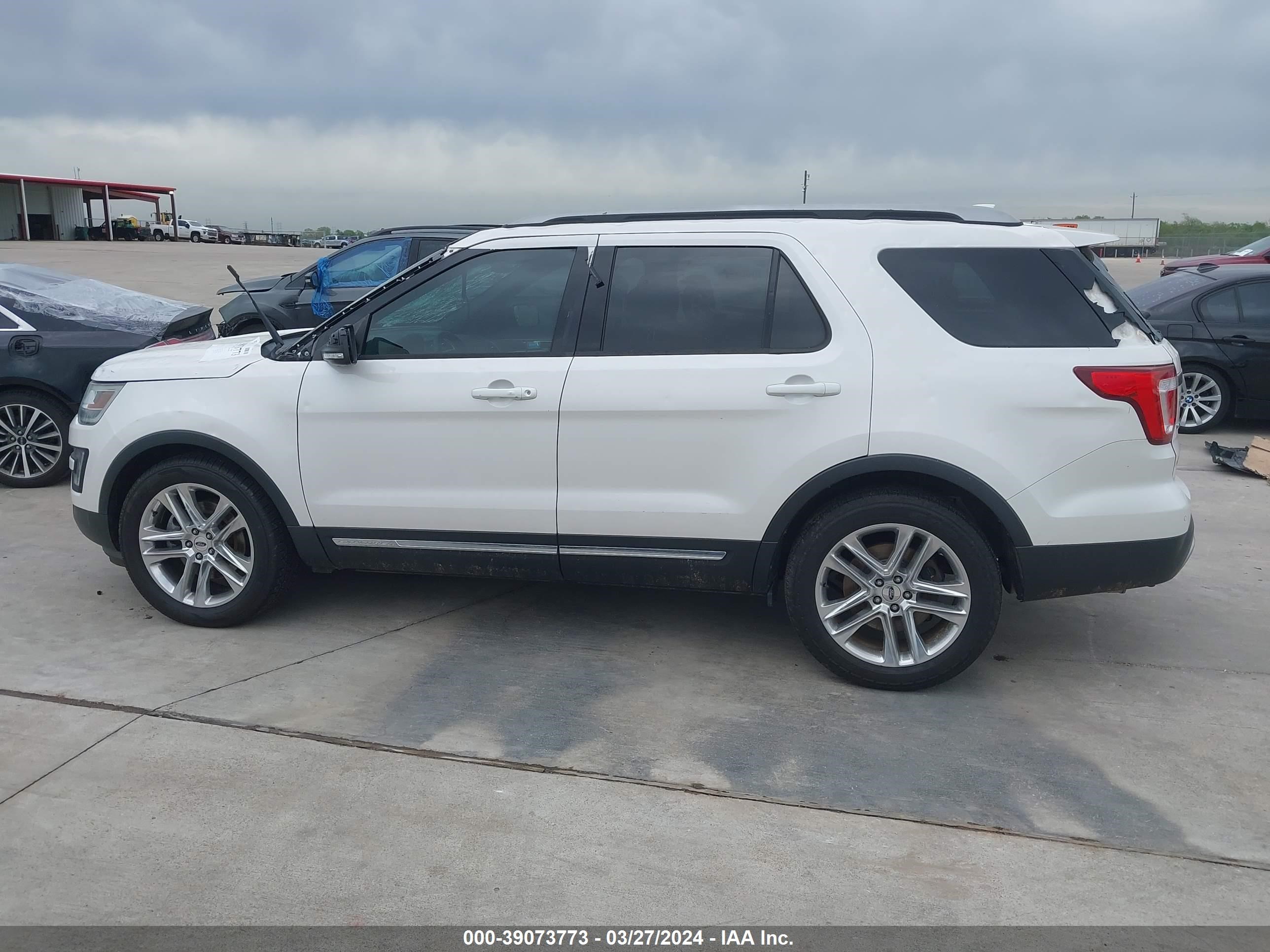 2017 Ford Explorer Xlt vin: 1FM5K7D81HGB27590