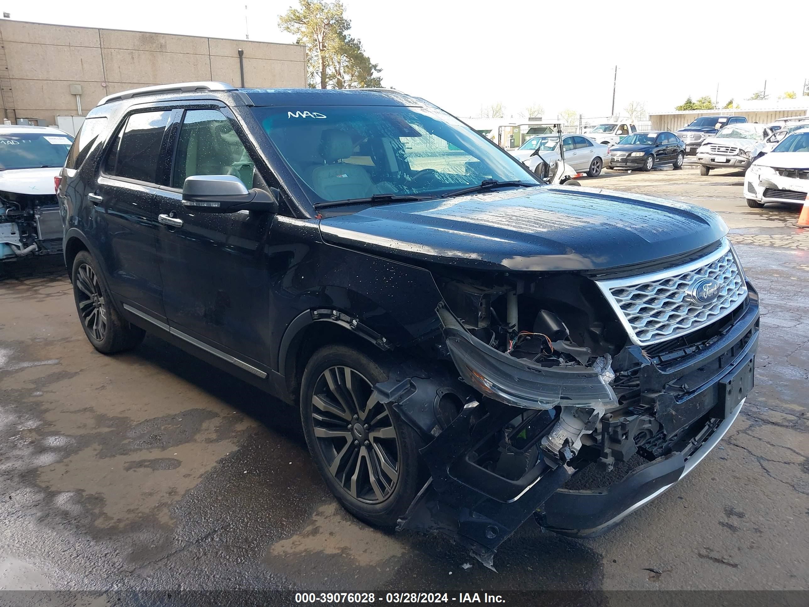 2016 Ford Explorer Platinum vin: 1FM5K8HTXGGB87211