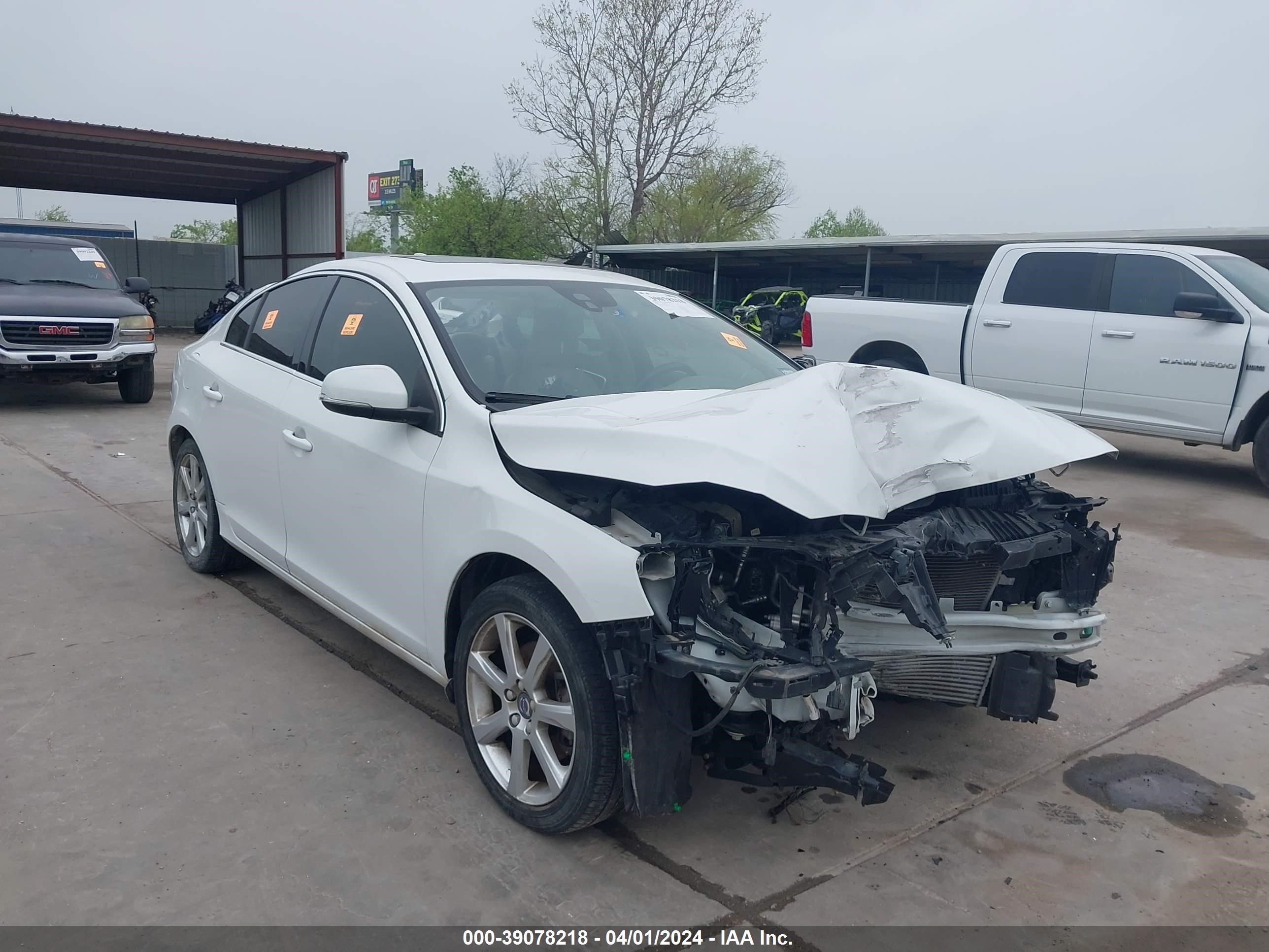 2016 Volvo S60 T5 Drive-E Premier vin: YV126MFK8G2413655