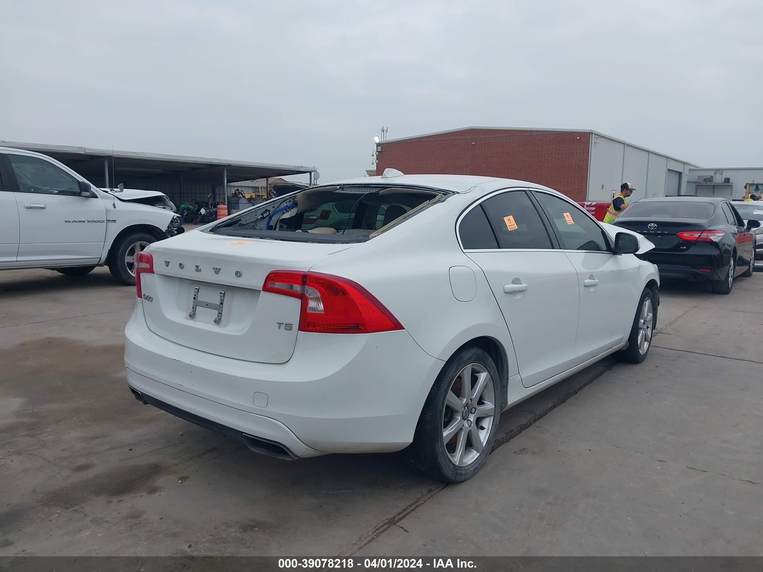 2016 Volvo S60 T5 Drive-E Premier vin: YV126MFK8G2413655