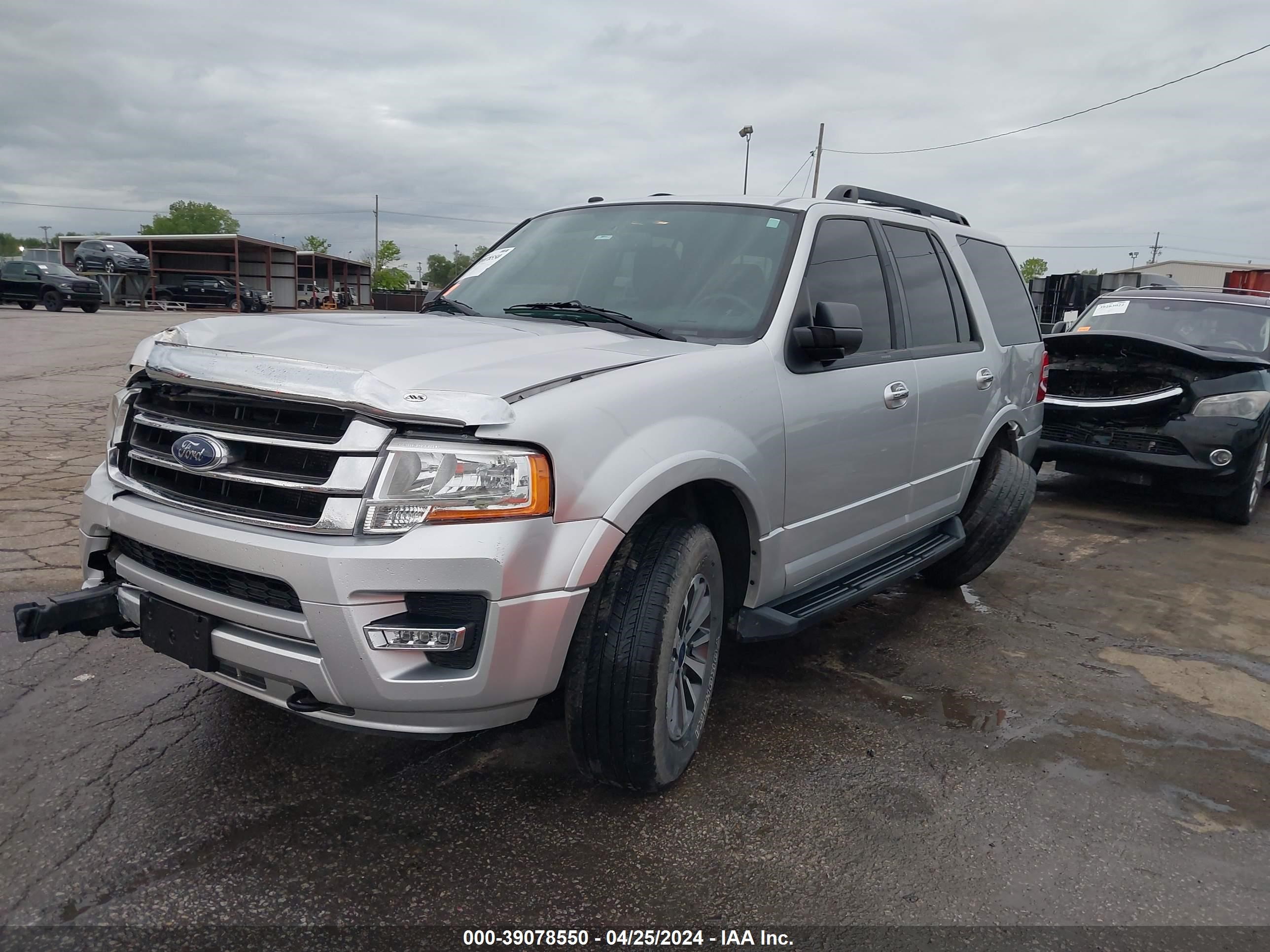 2017 Ford Expedition Xlt vin: 1FMJU1JTXHEA47568