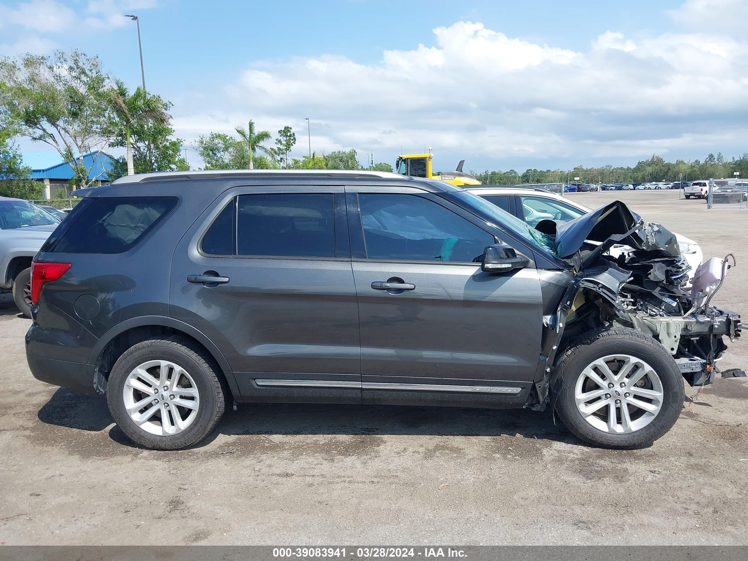 2017 Ford Explorer Xlt vin: 1FM5K7D8XHGA43882