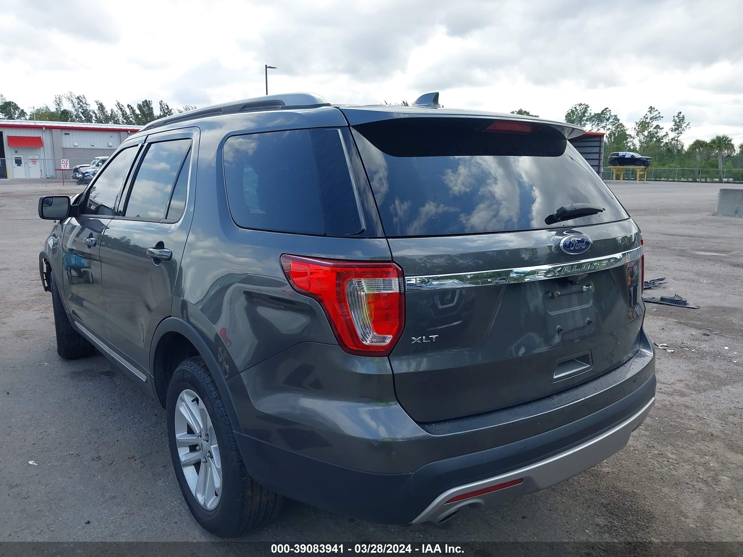 2017 Ford Explorer Xlt vin: 1FM5K7D8XHGA43882