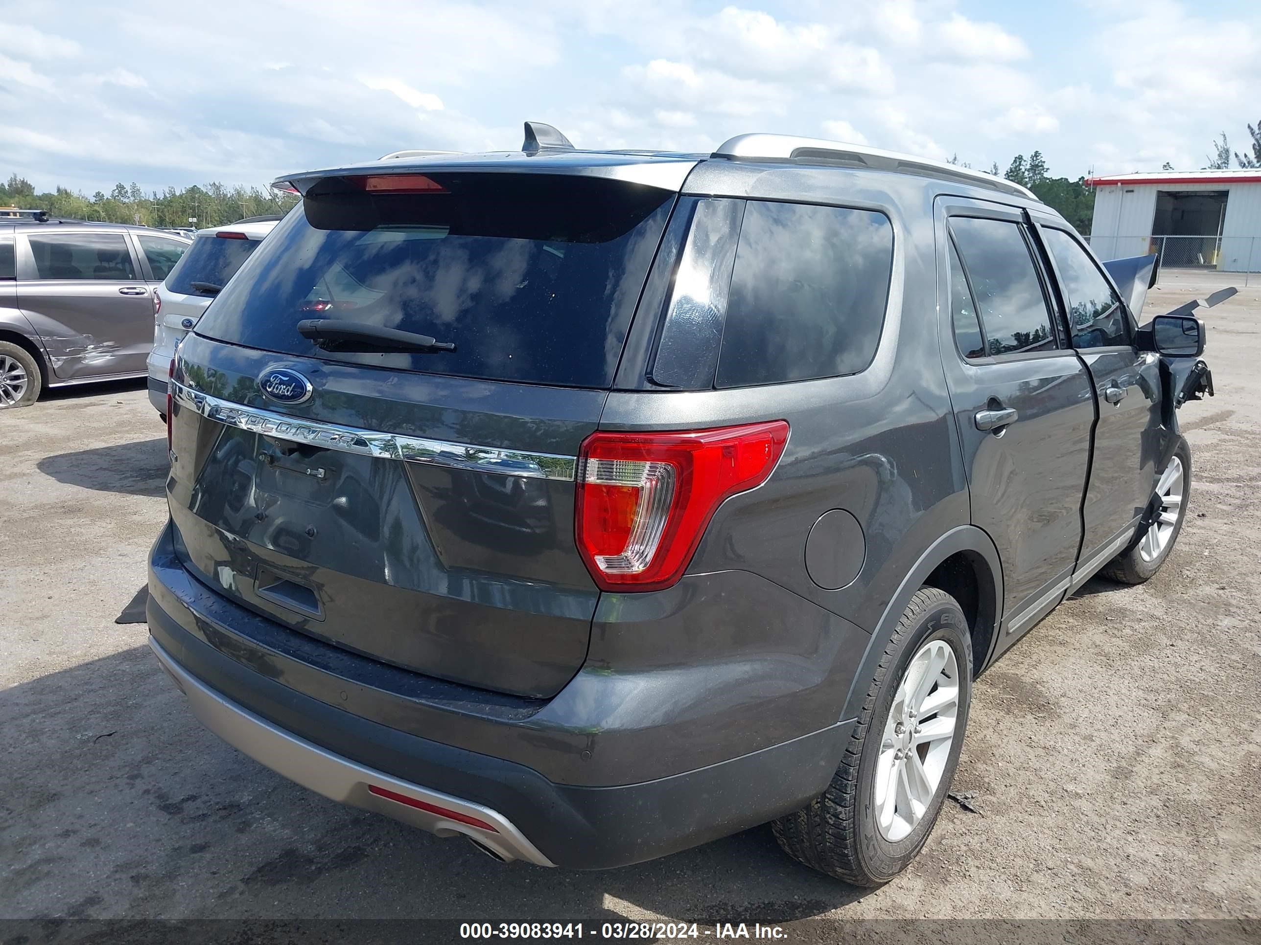 2017 Ford Explorer Xlt vin: 1FM5K7D8XHGA43882