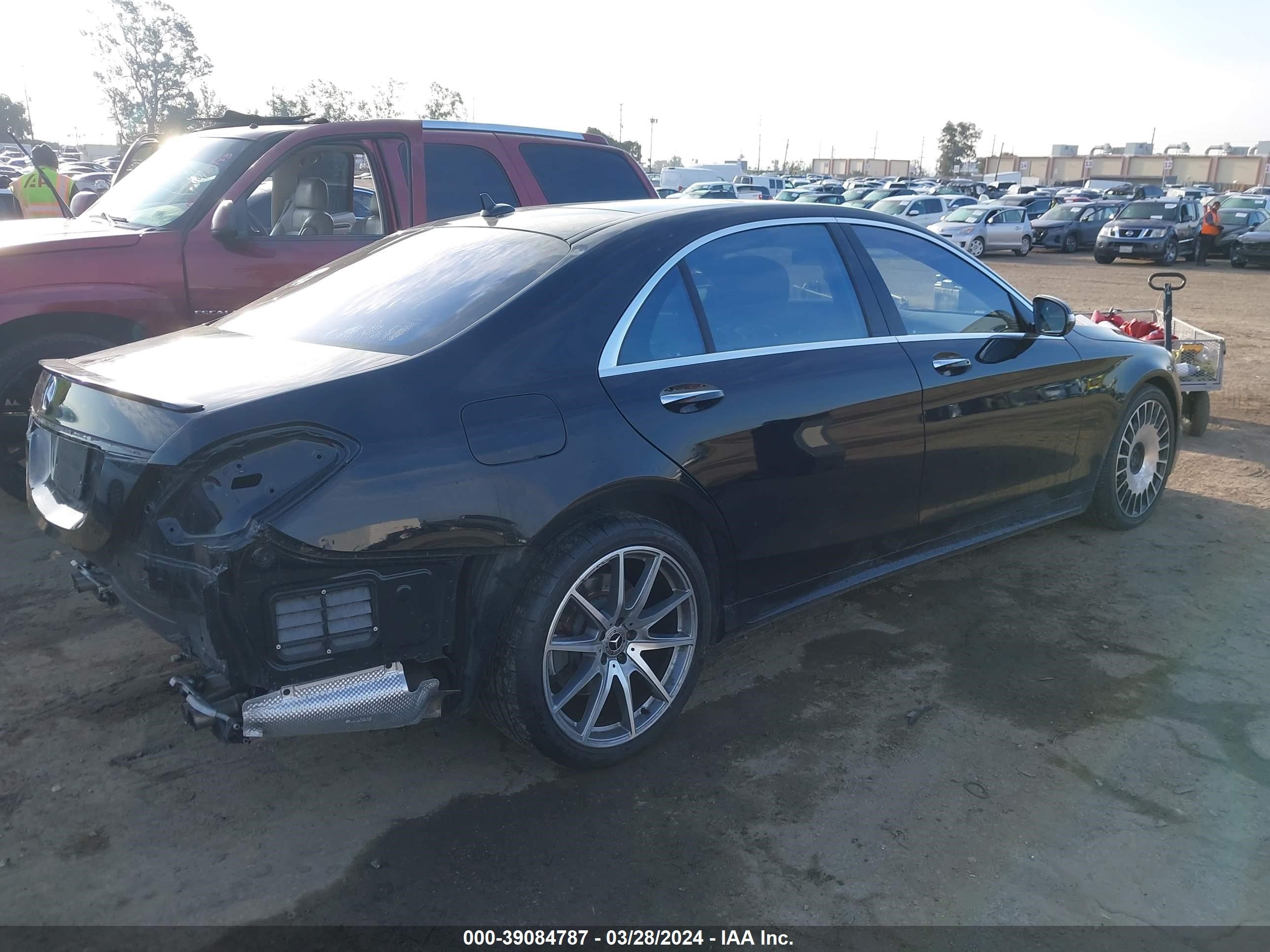 2019 Mercedes-Benz S 560 vin: WDDUG8DB3KA462322