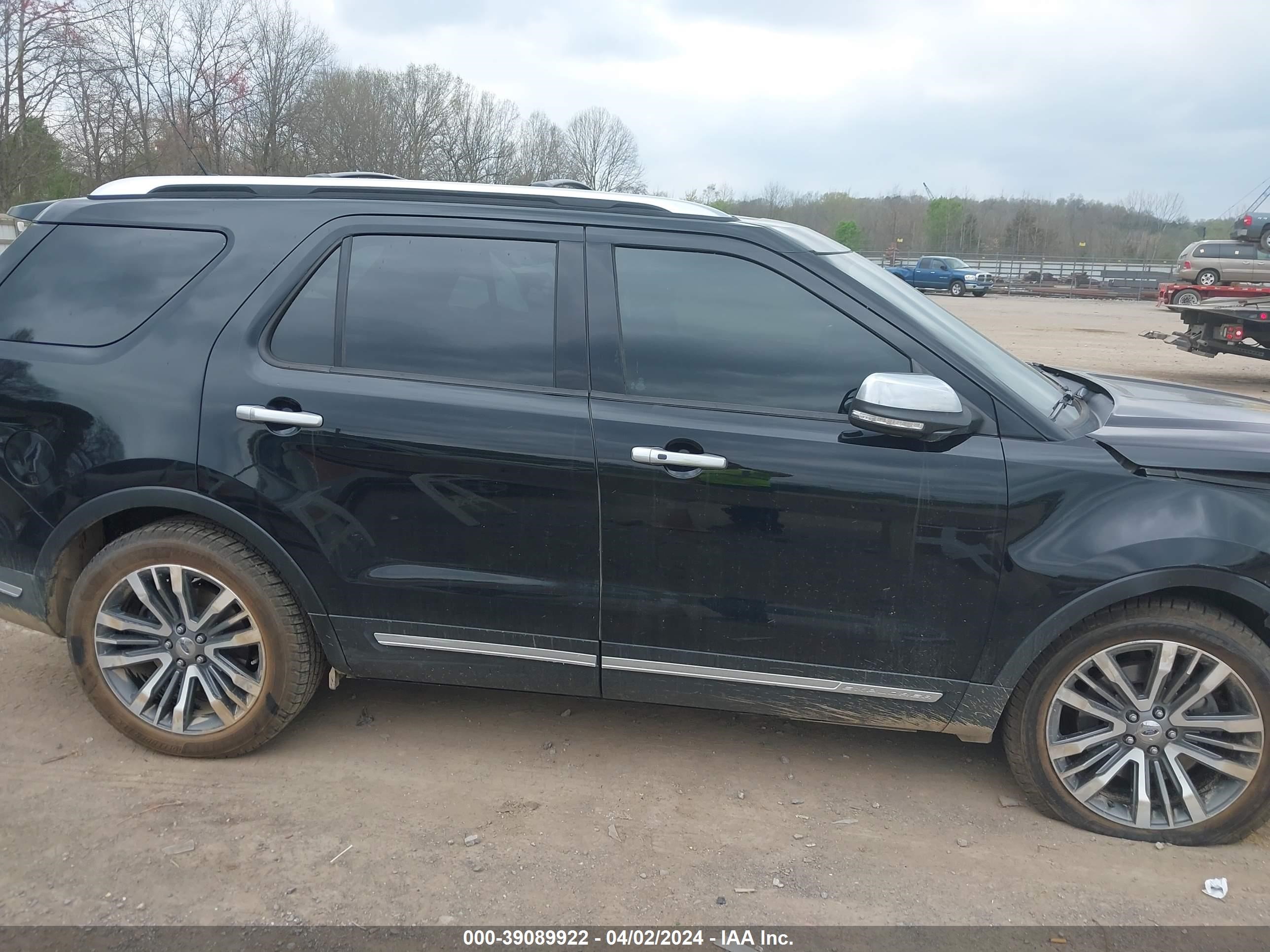 2018 Ford Explorer Platinum vin: 1FM5K8HT4JGC12255