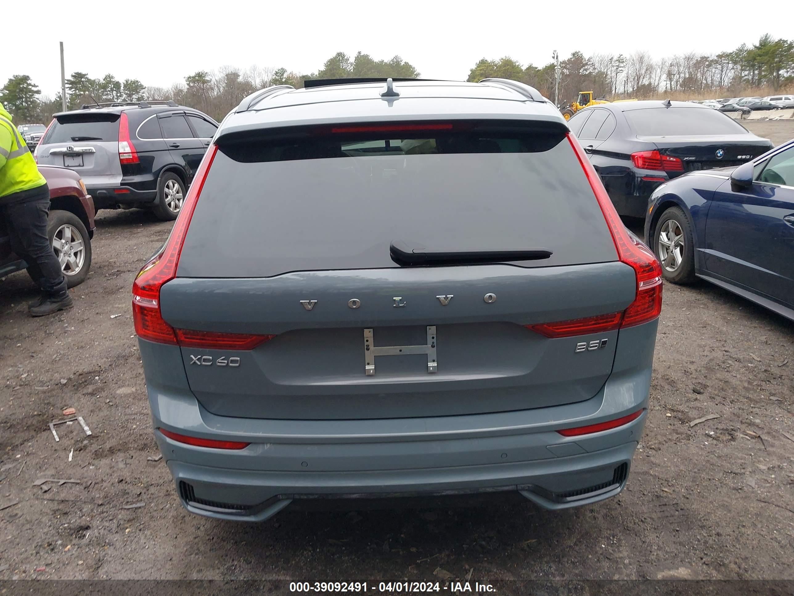 2024 Volvo Xc60 B5 Plus Dark Theme vin: YV4L12RL4R1724751