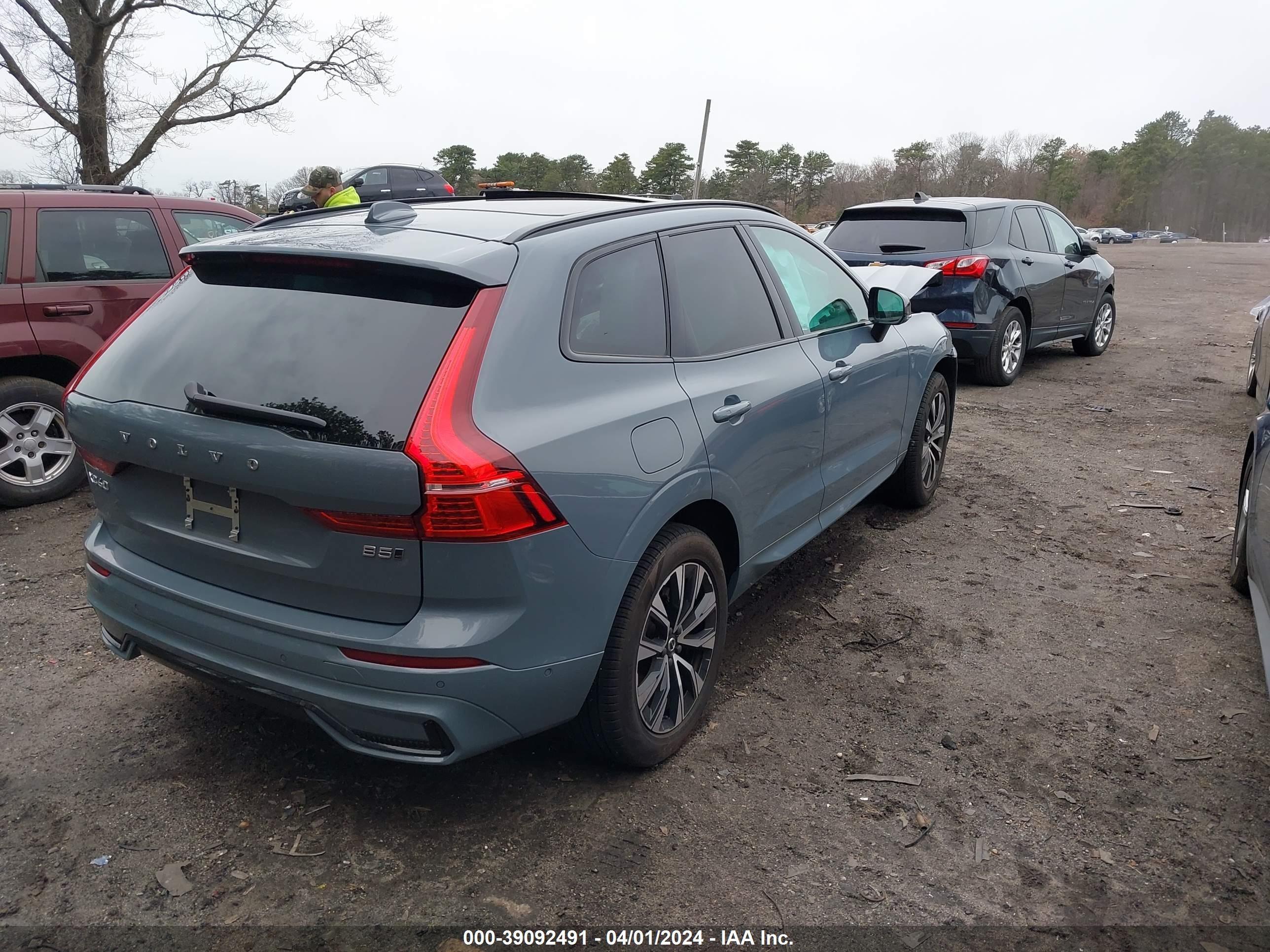 2024 Volvo Xc60 B5 Plus Dark Theme vin: YV4L12RL4R1724751