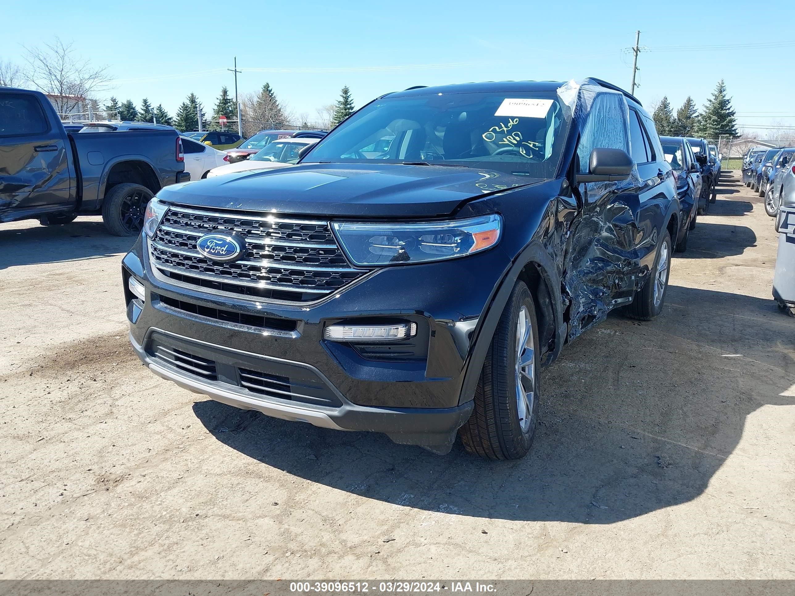 2023 Ford Explorer Xlt vin: 1FMSK8DH1PGB30366