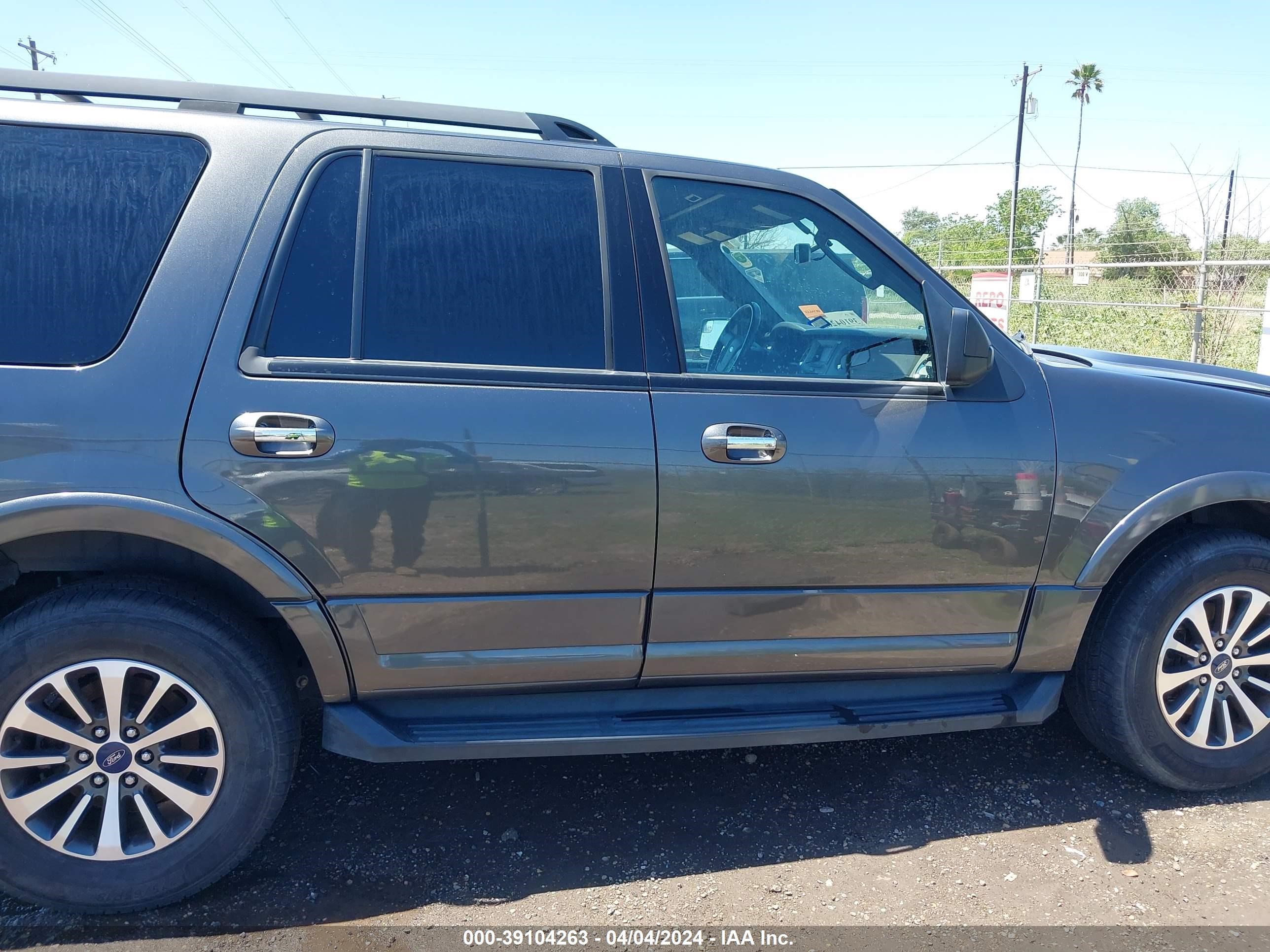 2017 Ford Expedition Xlt vin: 1FMJU1HT6HEA69136