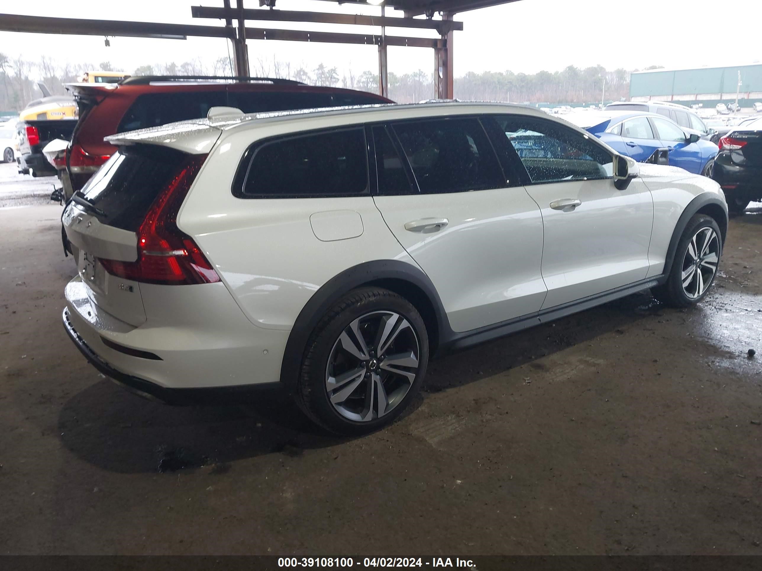 2023 Volvo V60 Cross Country B5 Plus vin: YV4L12WZ6P2106296