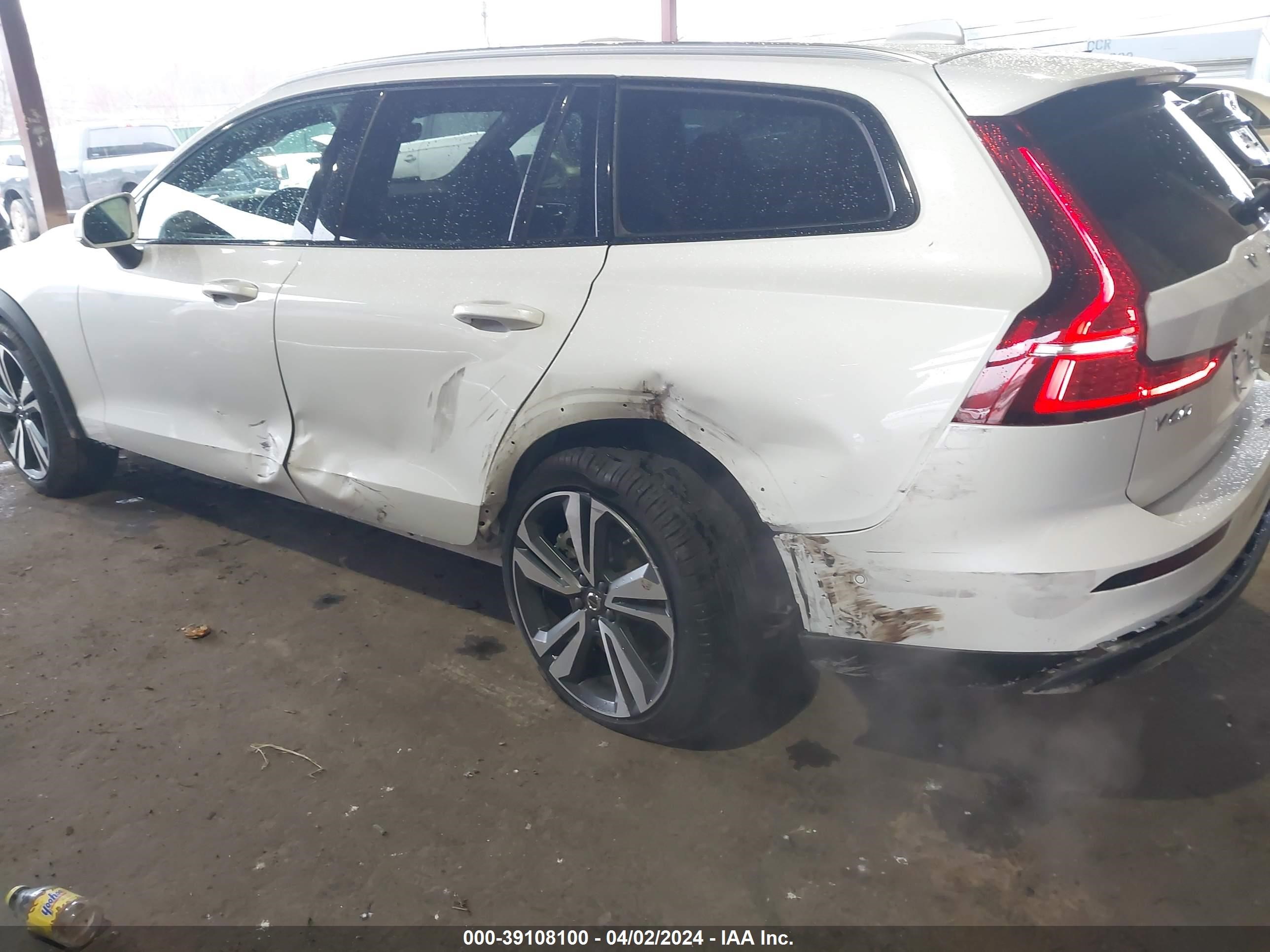 2023 Volvo V60 Cross Country B5 Plus vin: YV4L12WZ6P2106296