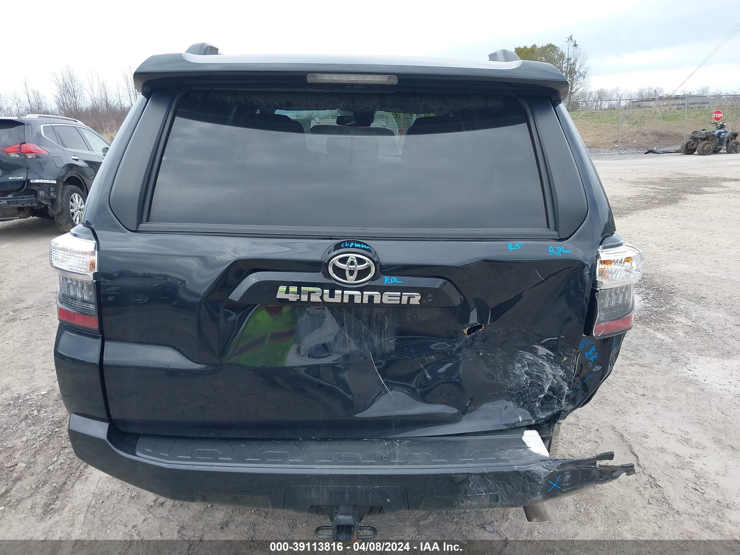 2022 Toyota 4Runner Sr5 vin: JTEEU5JR3N5261181