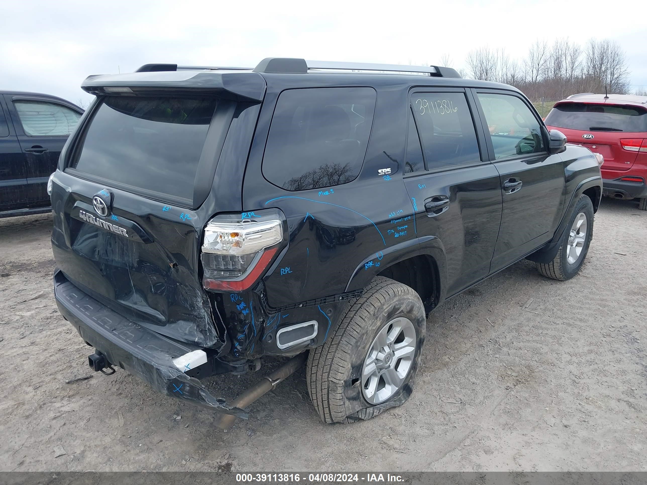 2022 Toyota 4Runner Sr5 vin: JTEEU5JR3N5261181