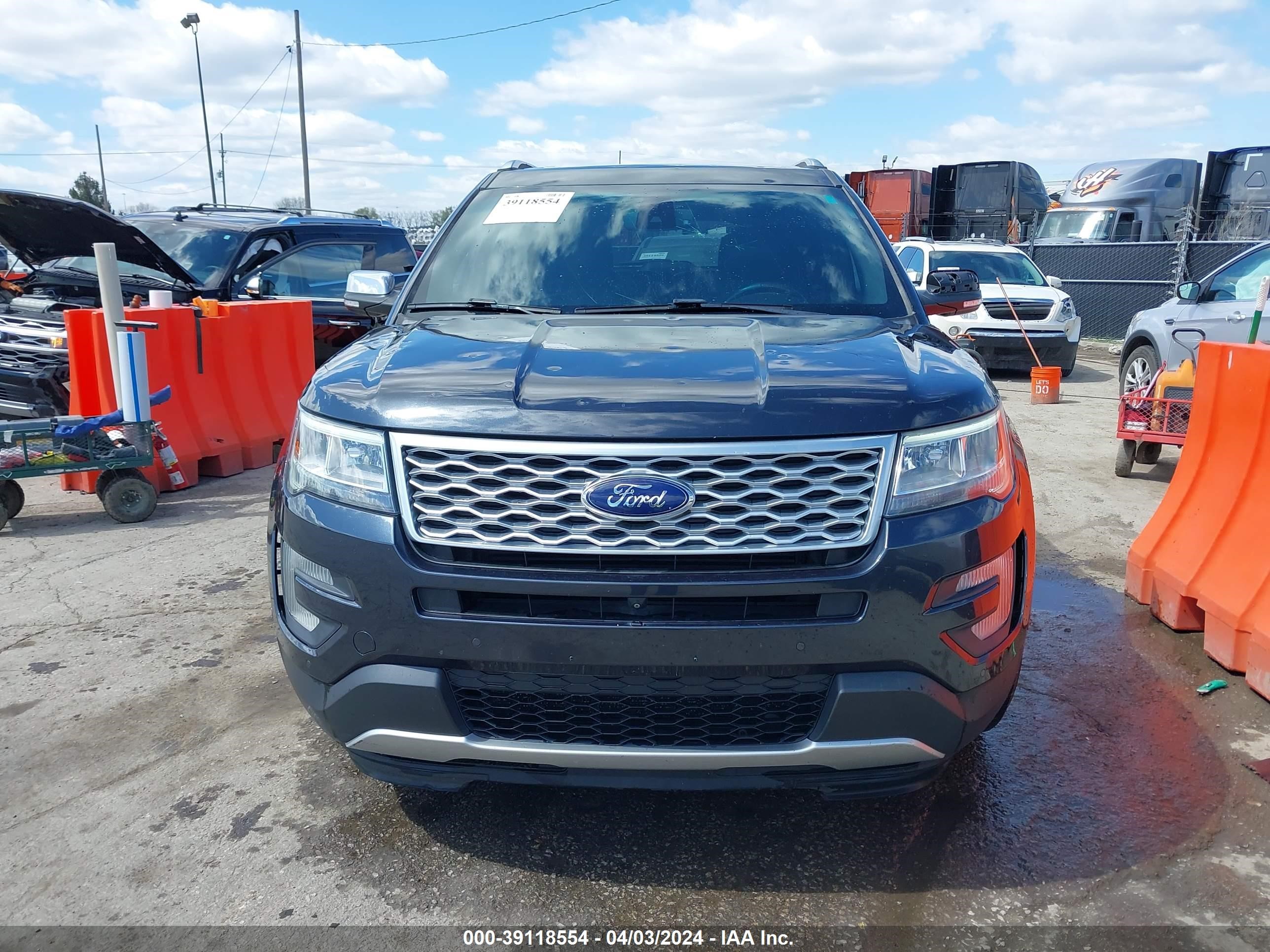 2017 Ford Explorer Platinum vin: 1FM5K8HT3HGA86612