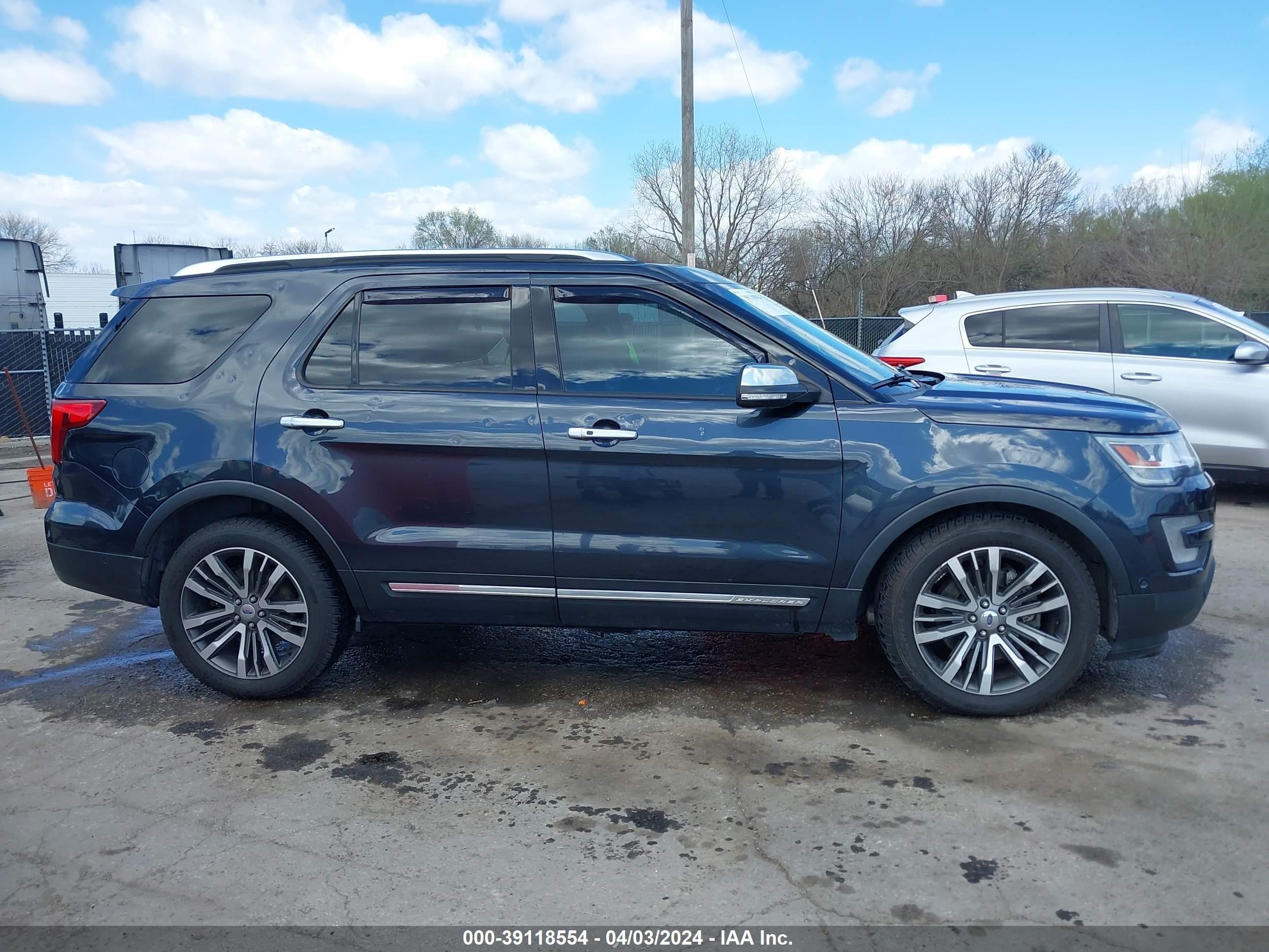 2017 Ford Explorer Platinum vin: 1FM5K8HT3HGA86612