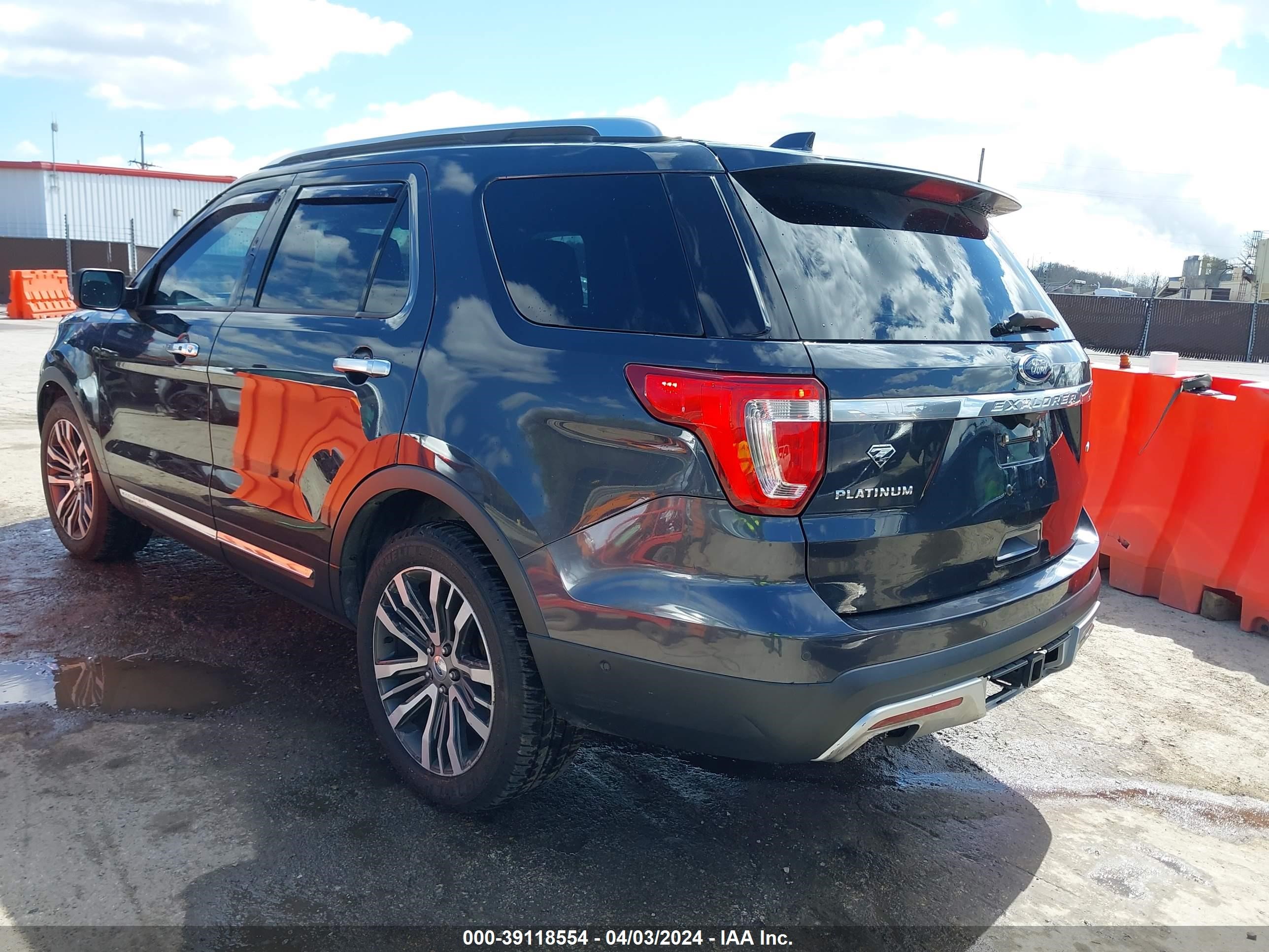 2017 Ford Explorer Platinum vin: 1FM5K8HT3HGA86612