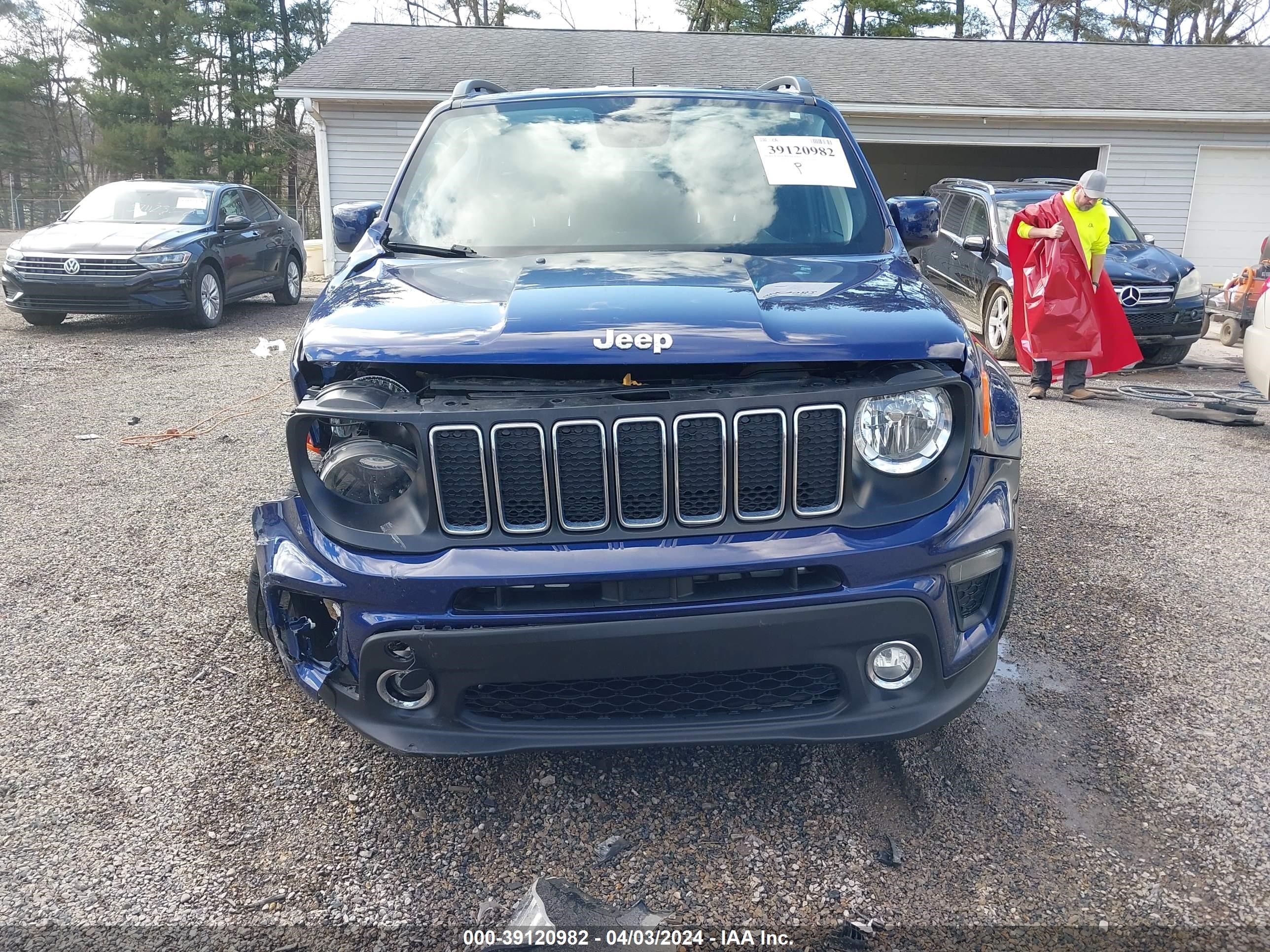 2020 Jeep Renegade Latitude 4X4 vin: ZACNJBBB2LPL83898