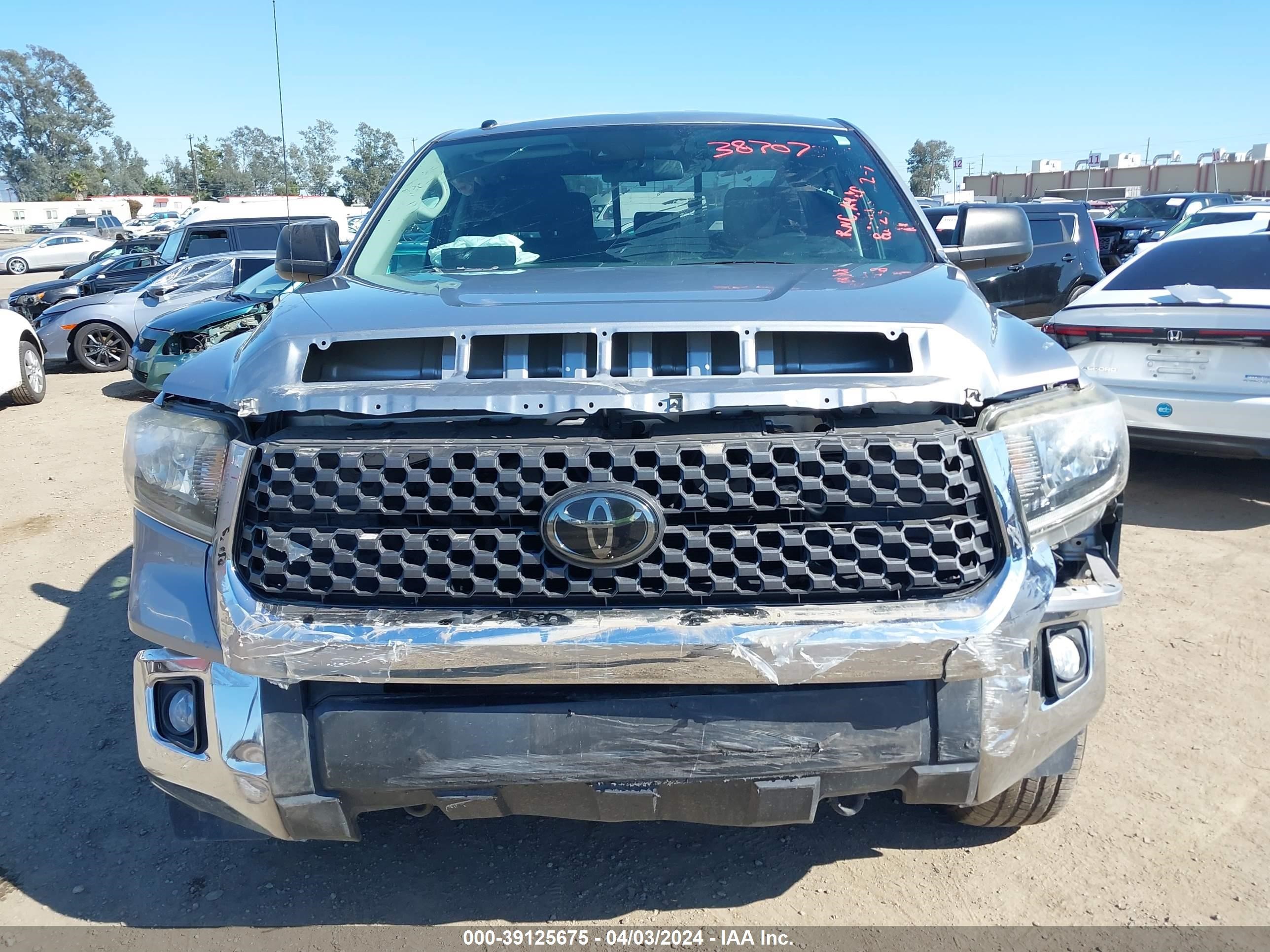 2018 Toyota Tundra Sr5 5.7L V8 vin: 5TFRY5F11JX239899