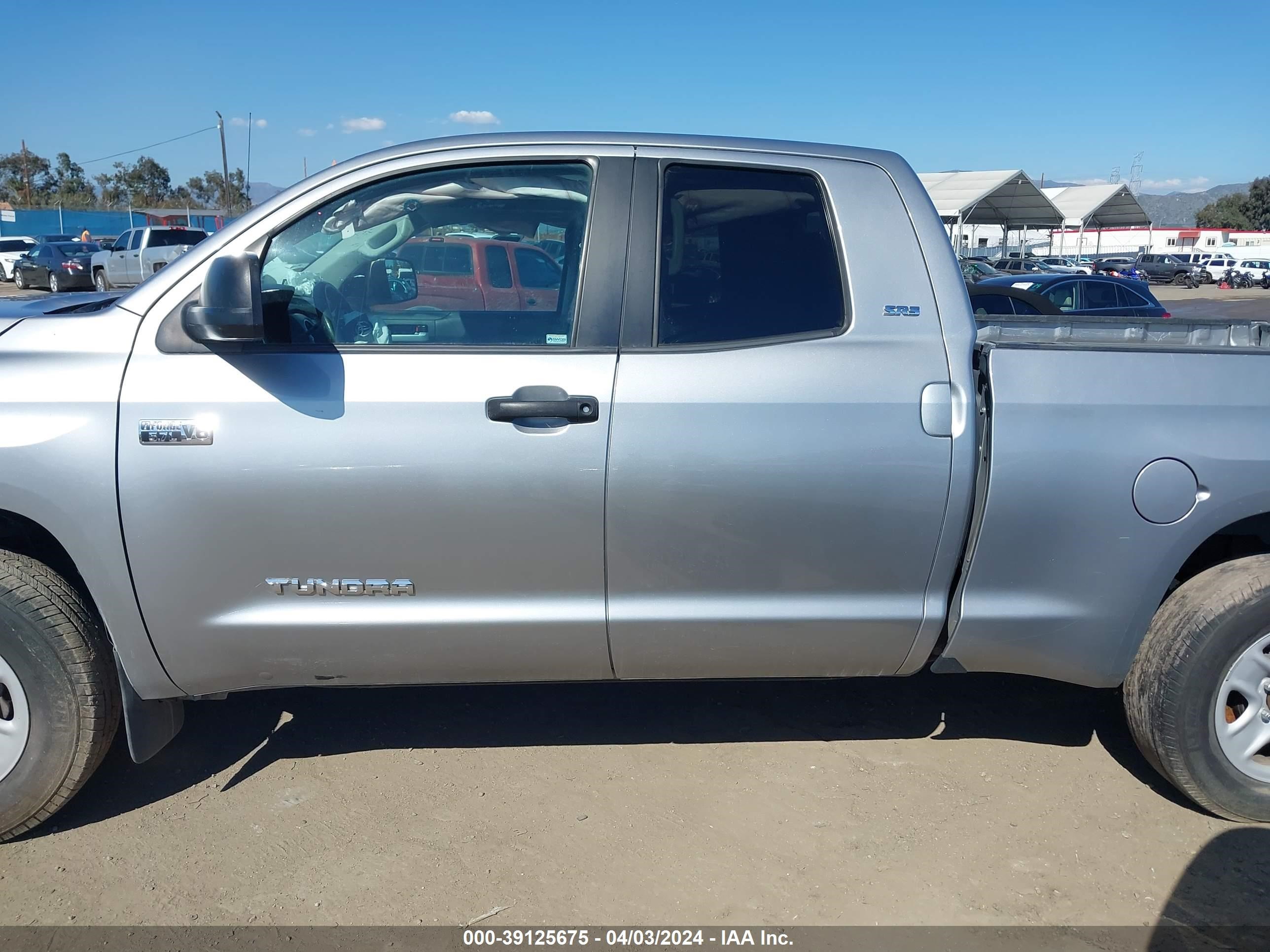 2018 Toyota Tundra Sr5 5.7L V8 vin: 5TFRY5F11JX239899