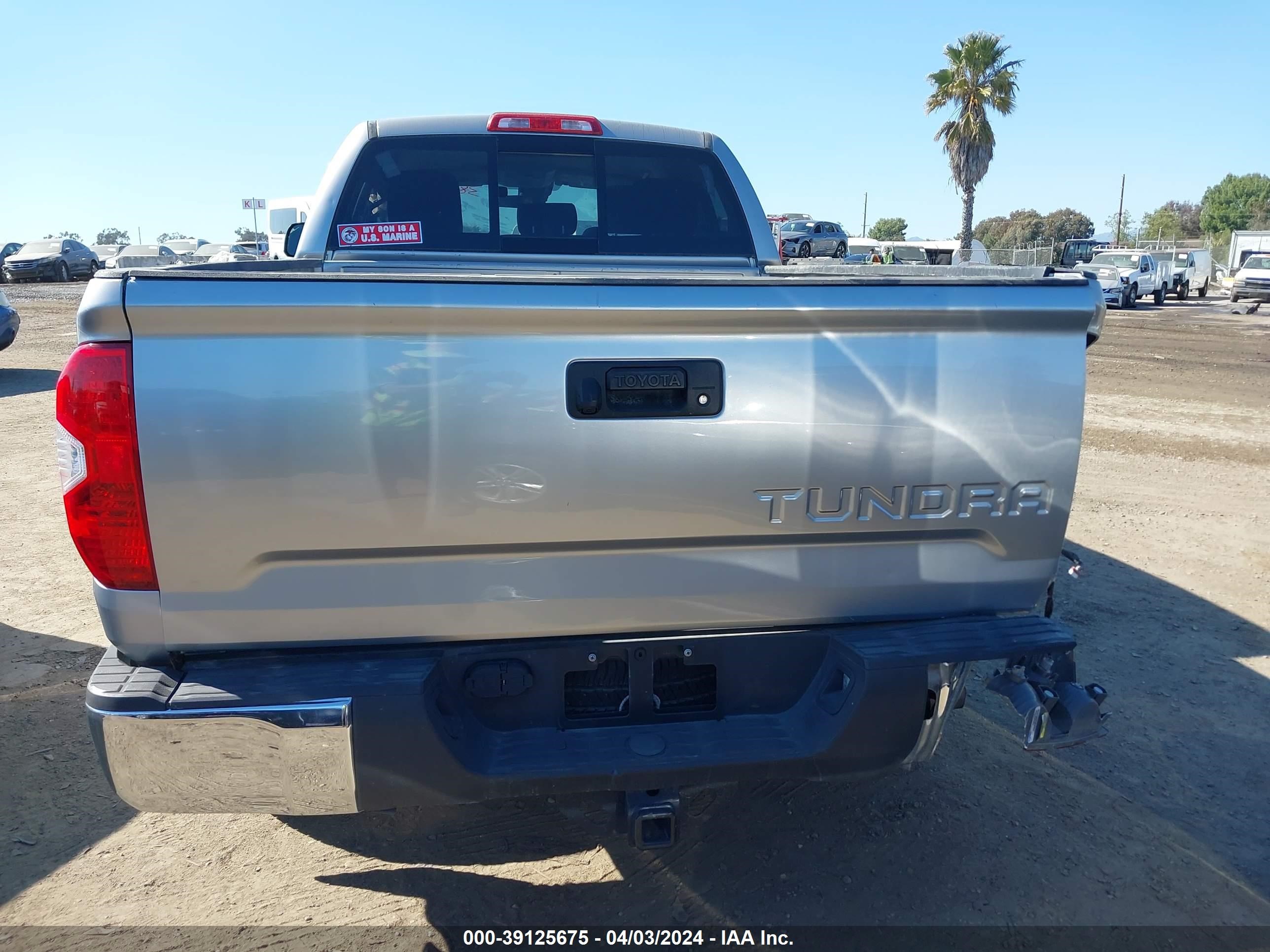 2018 Toyota Tundra Sr5 5.7L V8 vin: 5TFRY5F11JX239899