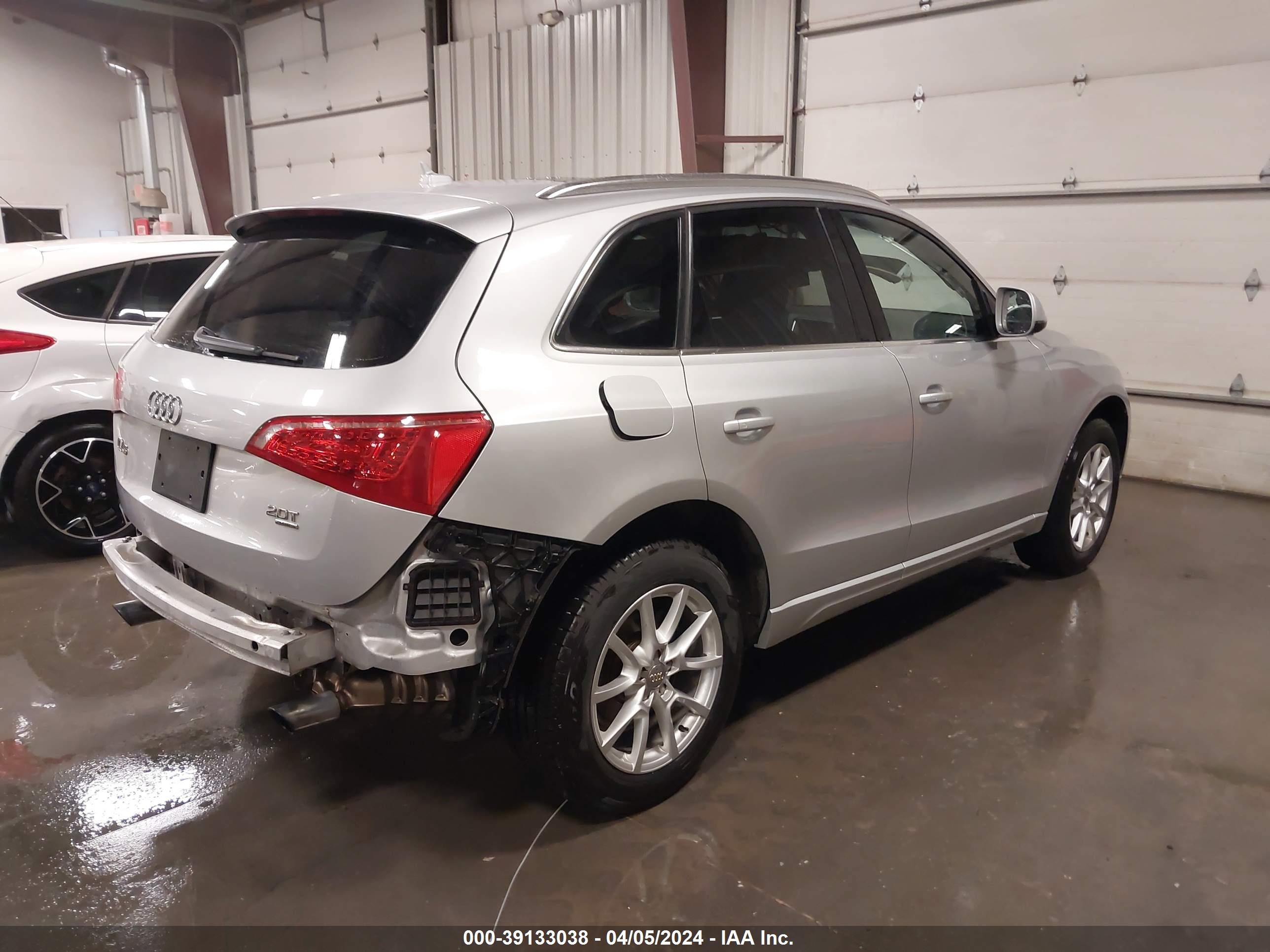 2012 Audi Q5 2.0T Premium vin: WA1CFAFP9CA070062