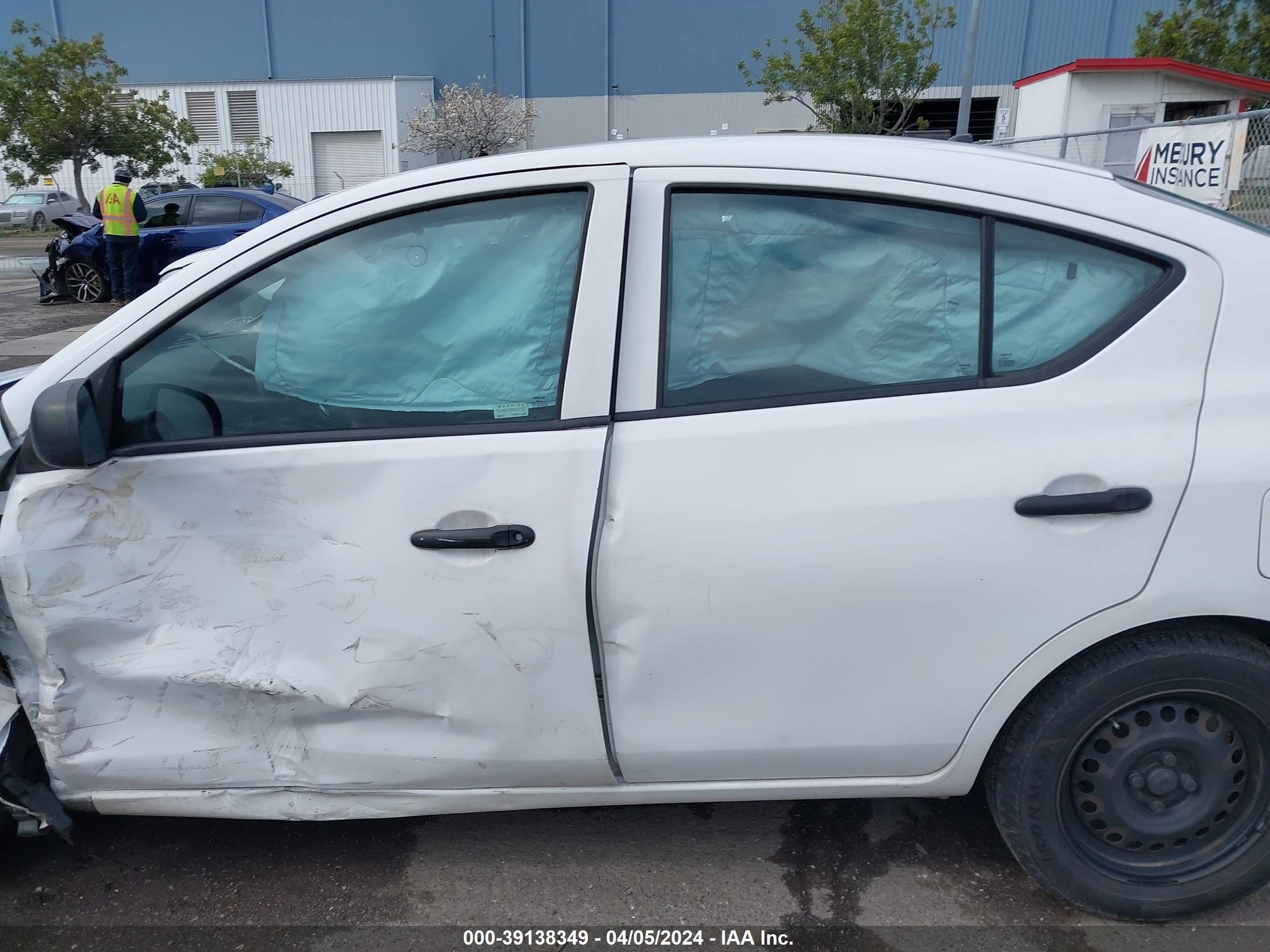 2014 Nissan Versa 1.6 S+ vin: 3N1CN7AP1EL825934