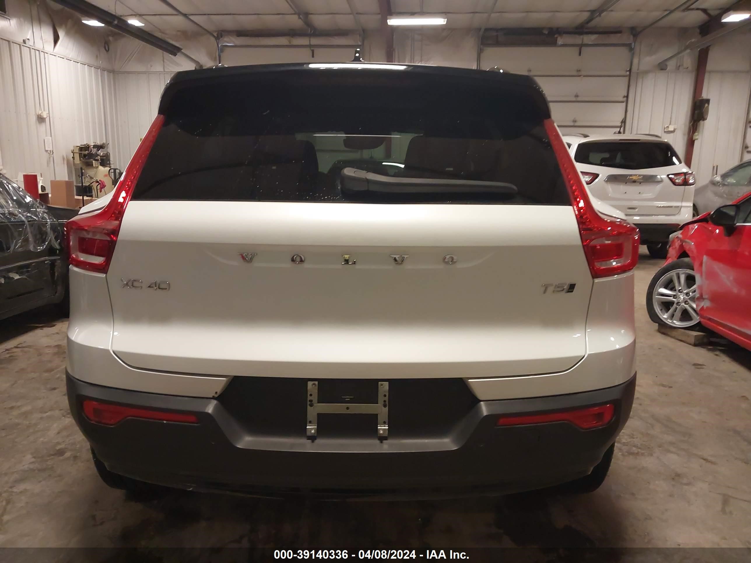 2021 Volvo Xc40 T5 R-Design vin: YV4162UM8M2468433