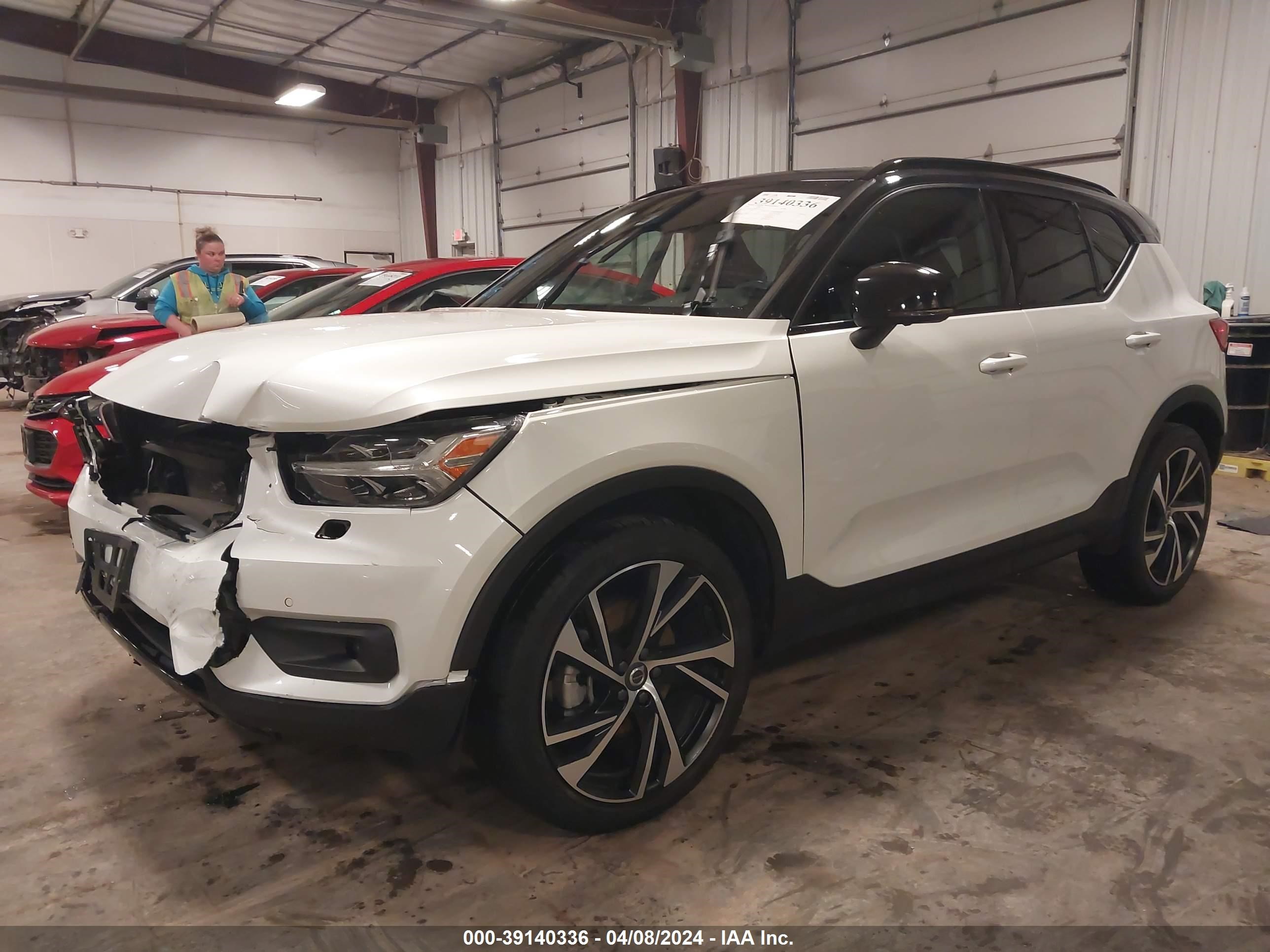 2021 Volvo Xc40 T5 R-Design vin: YV4162UM8M2468433