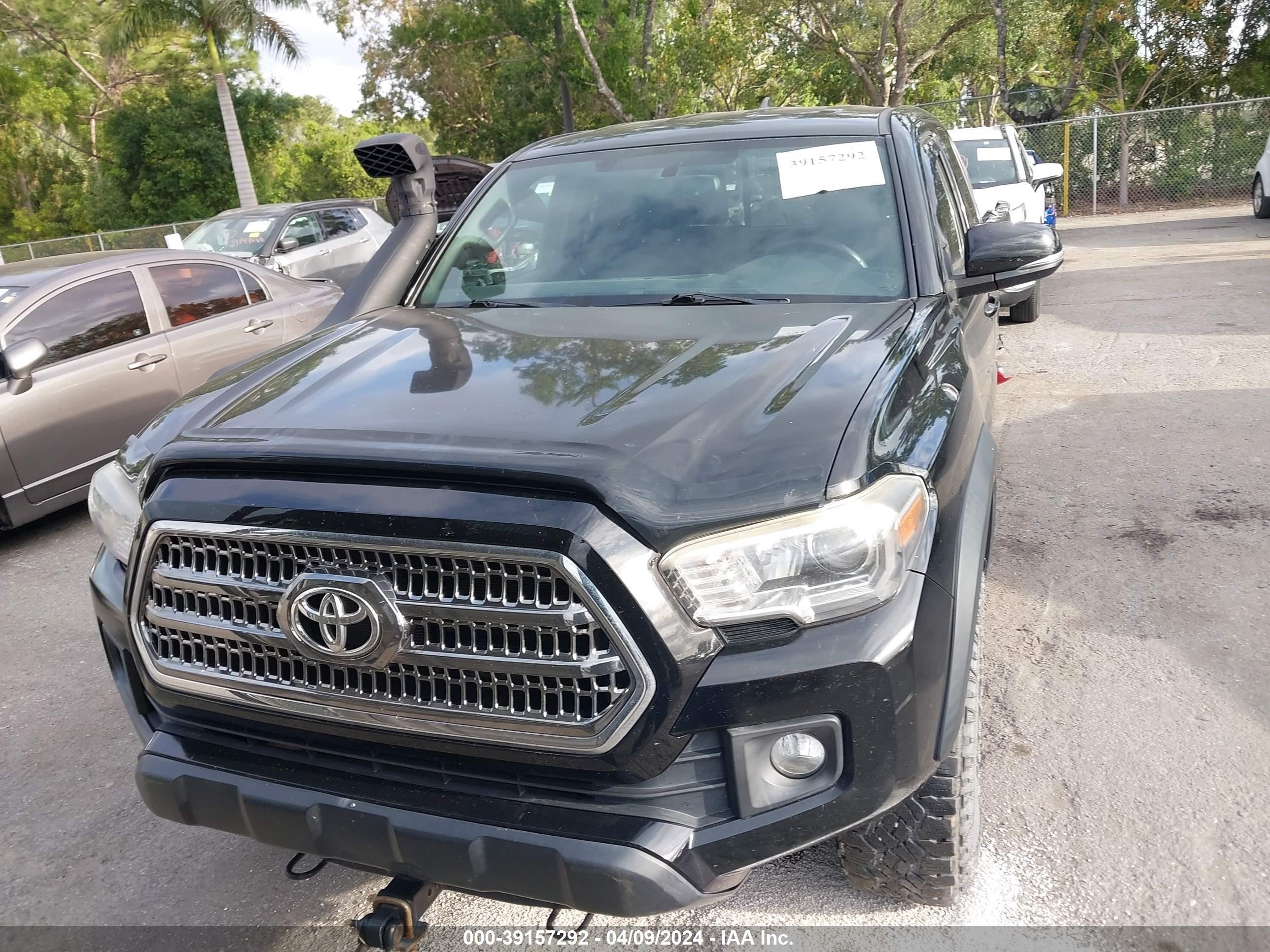 2017 Toyota Tacoma Trd Off Road vin: 5TFSZ5AN8HX098350