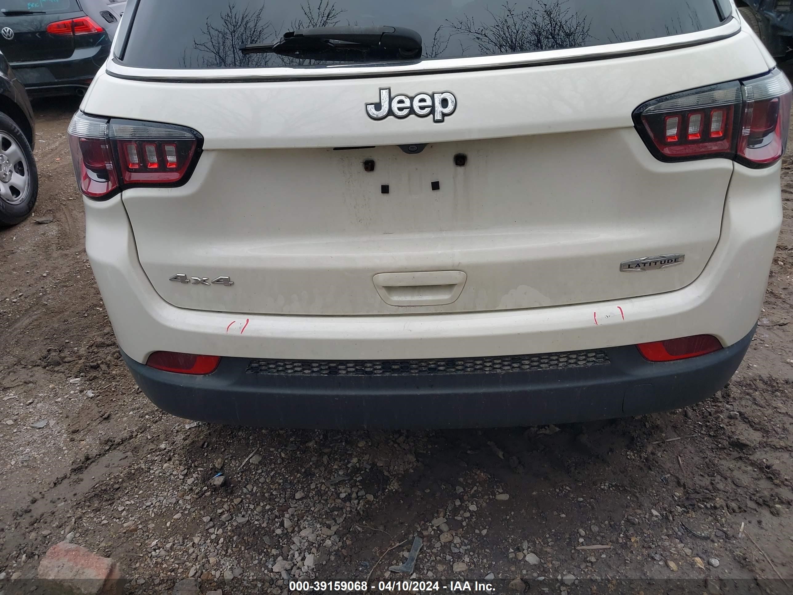 2018 Jeep Compass Latitude 4X4 vin: 3C4NJDBB6JT291083